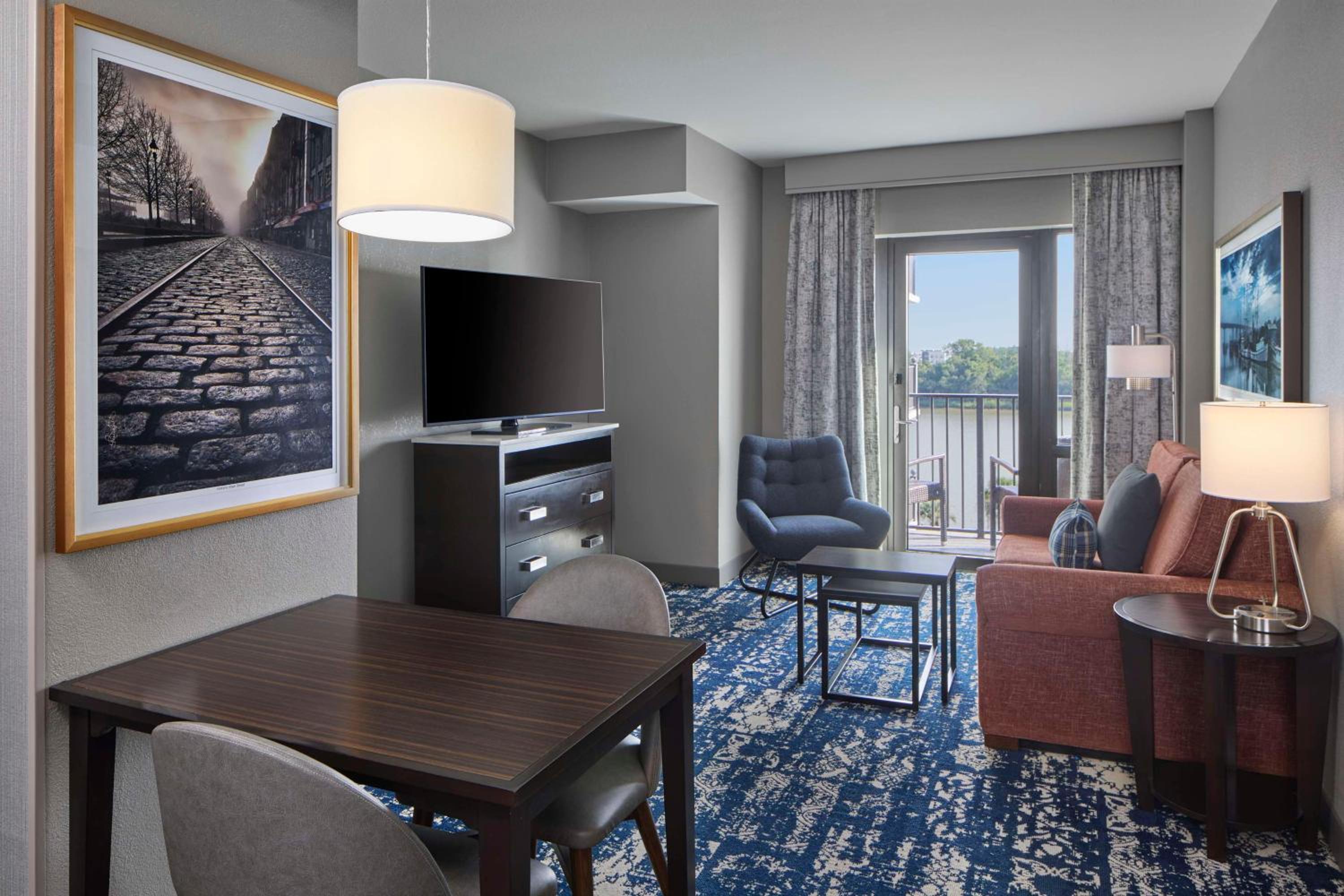 King Suite with River View - Hearing Accessible
