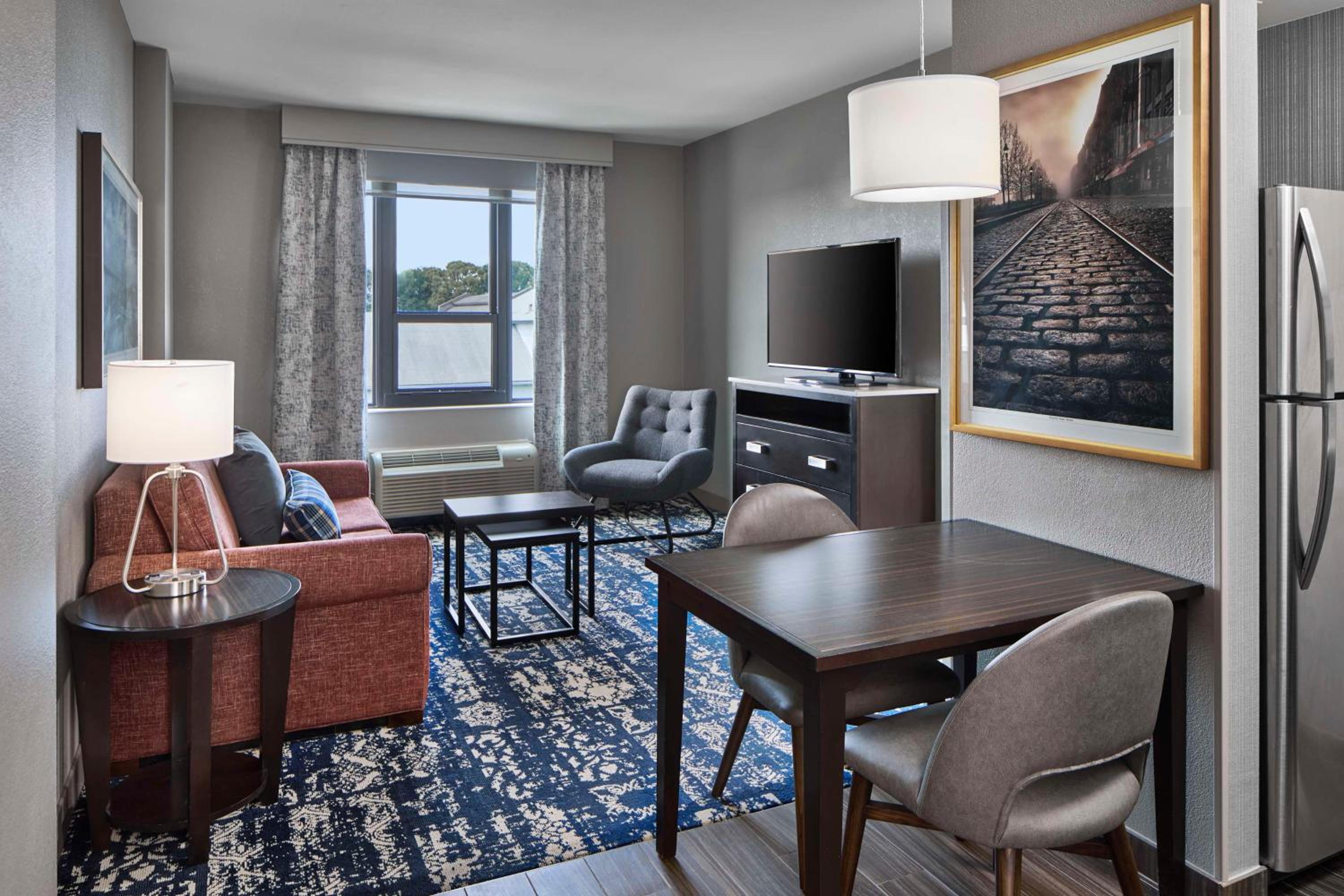 King Suite with River View thumbnail 6