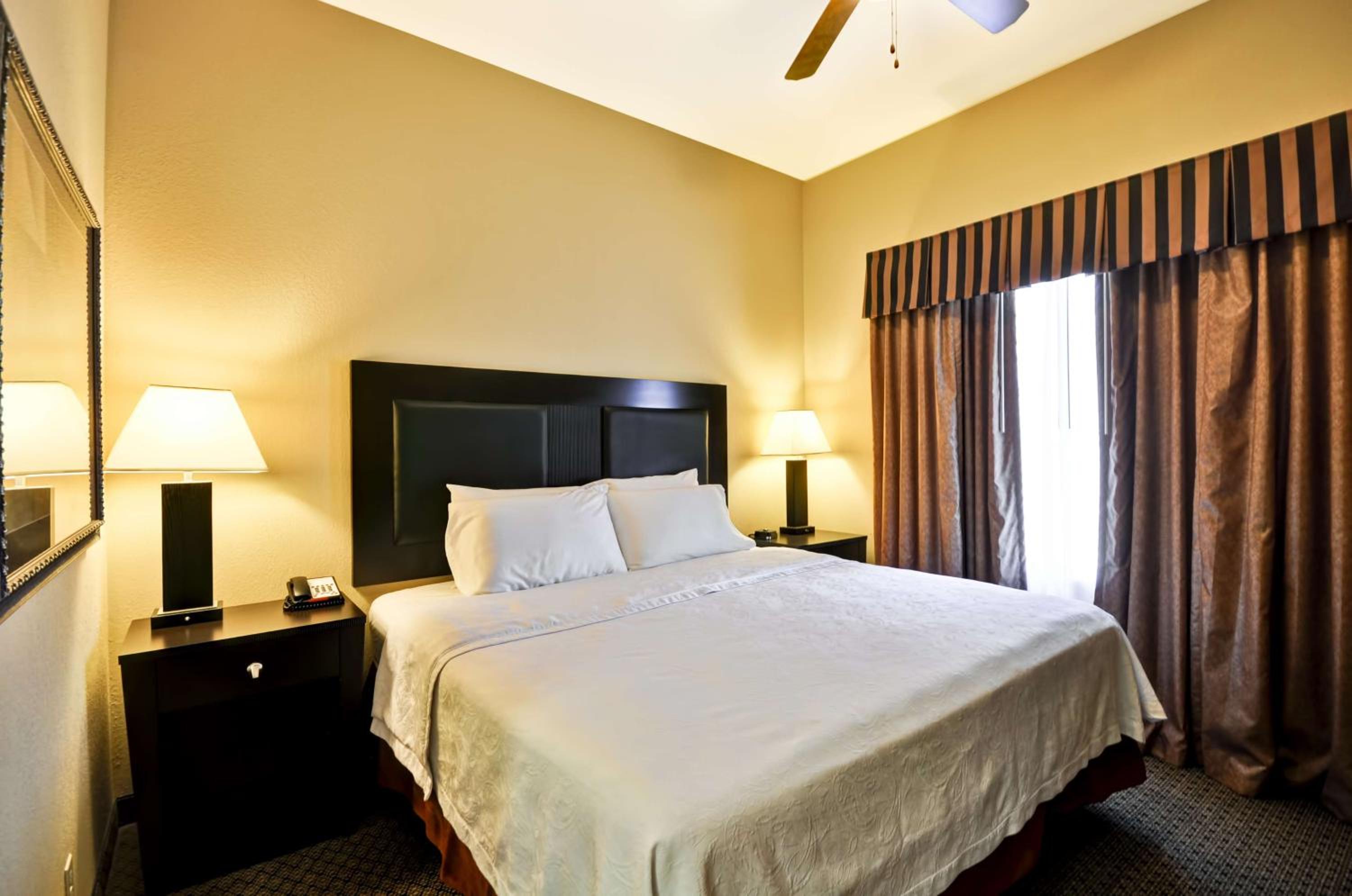 One-Bedroom King Suite - Non-Smoking - Photo 8