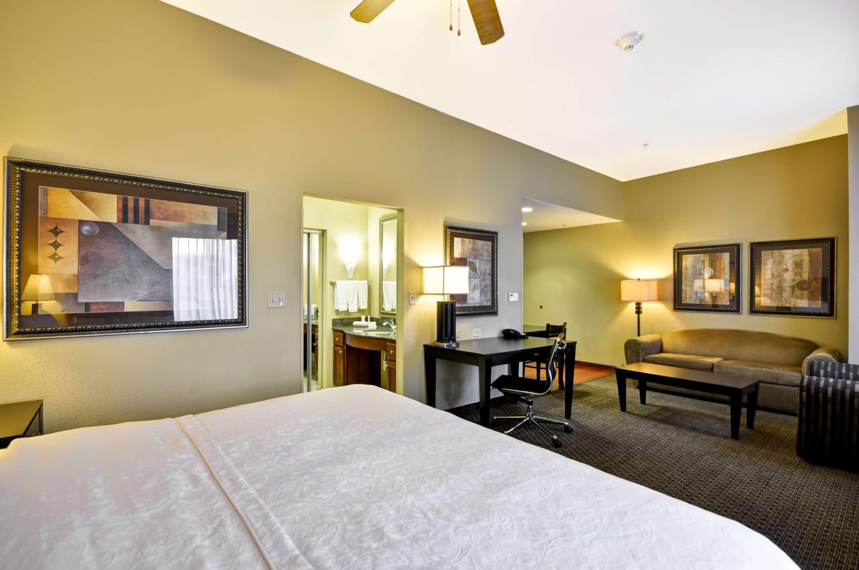 King Studio Suite - Non-Smoking - Photo 3