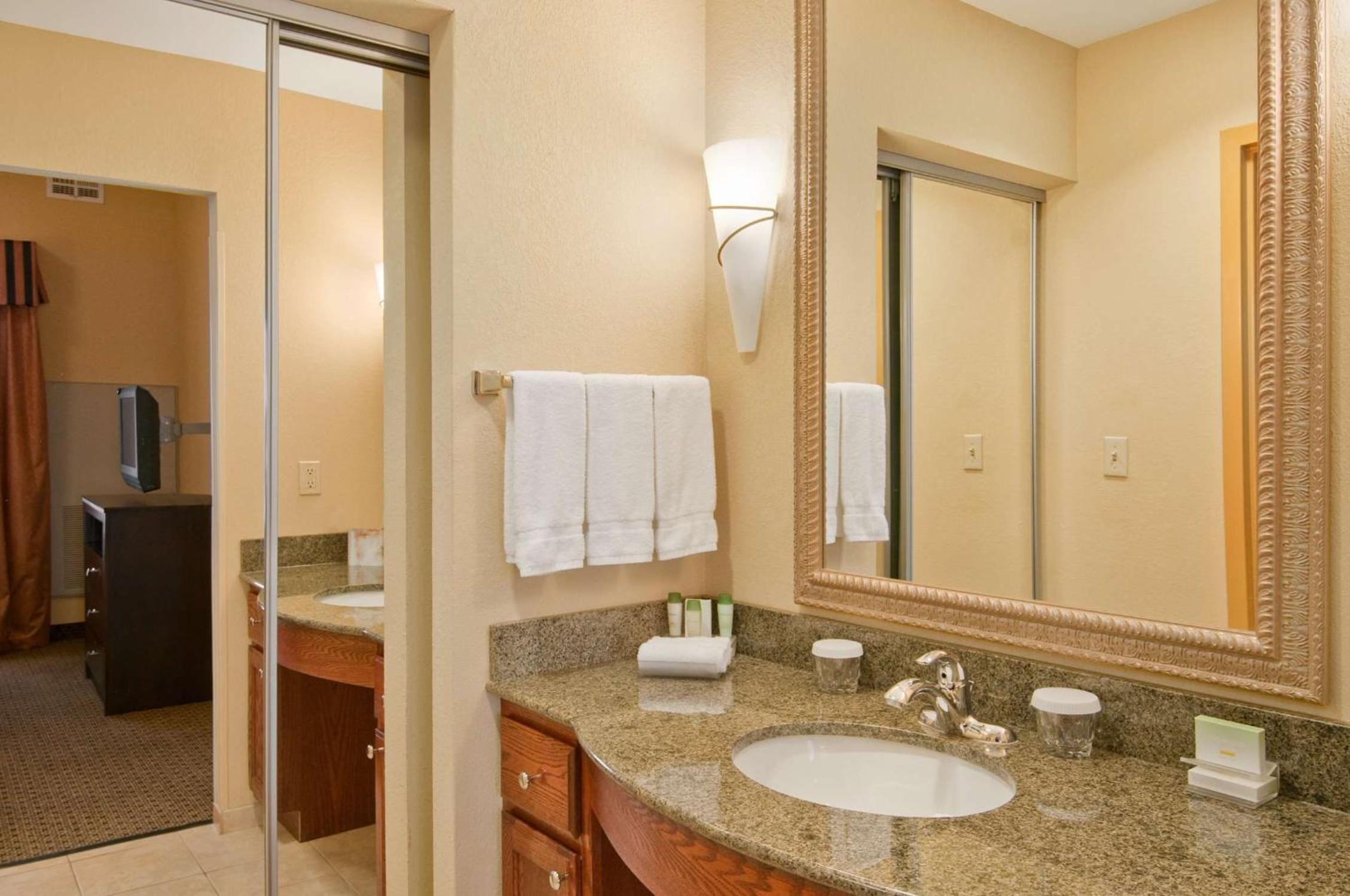 King Studio Suite - Non-Smoking - Photo 2