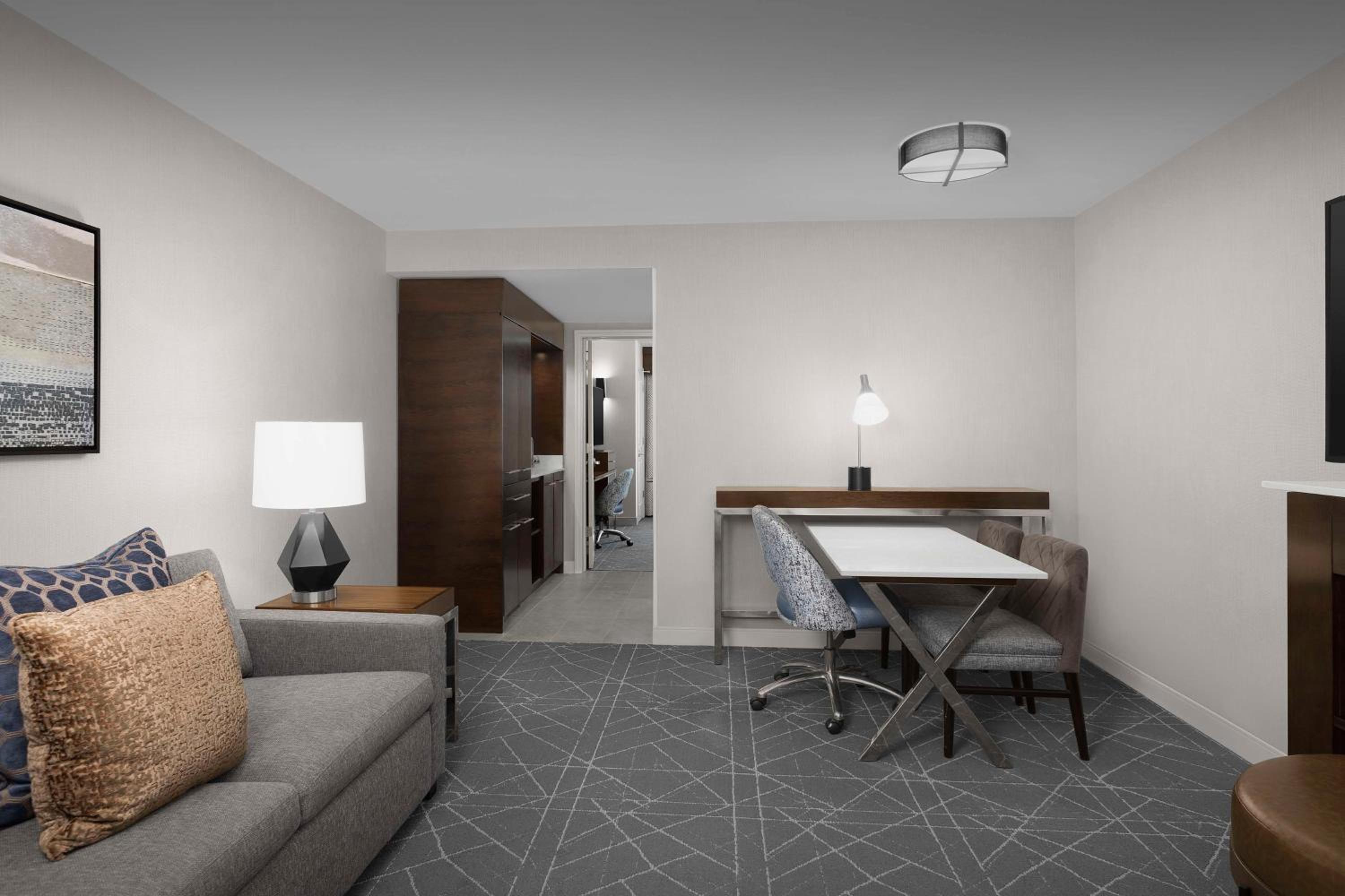 Two-Room King Suite - Non-Smoking - Photo 5