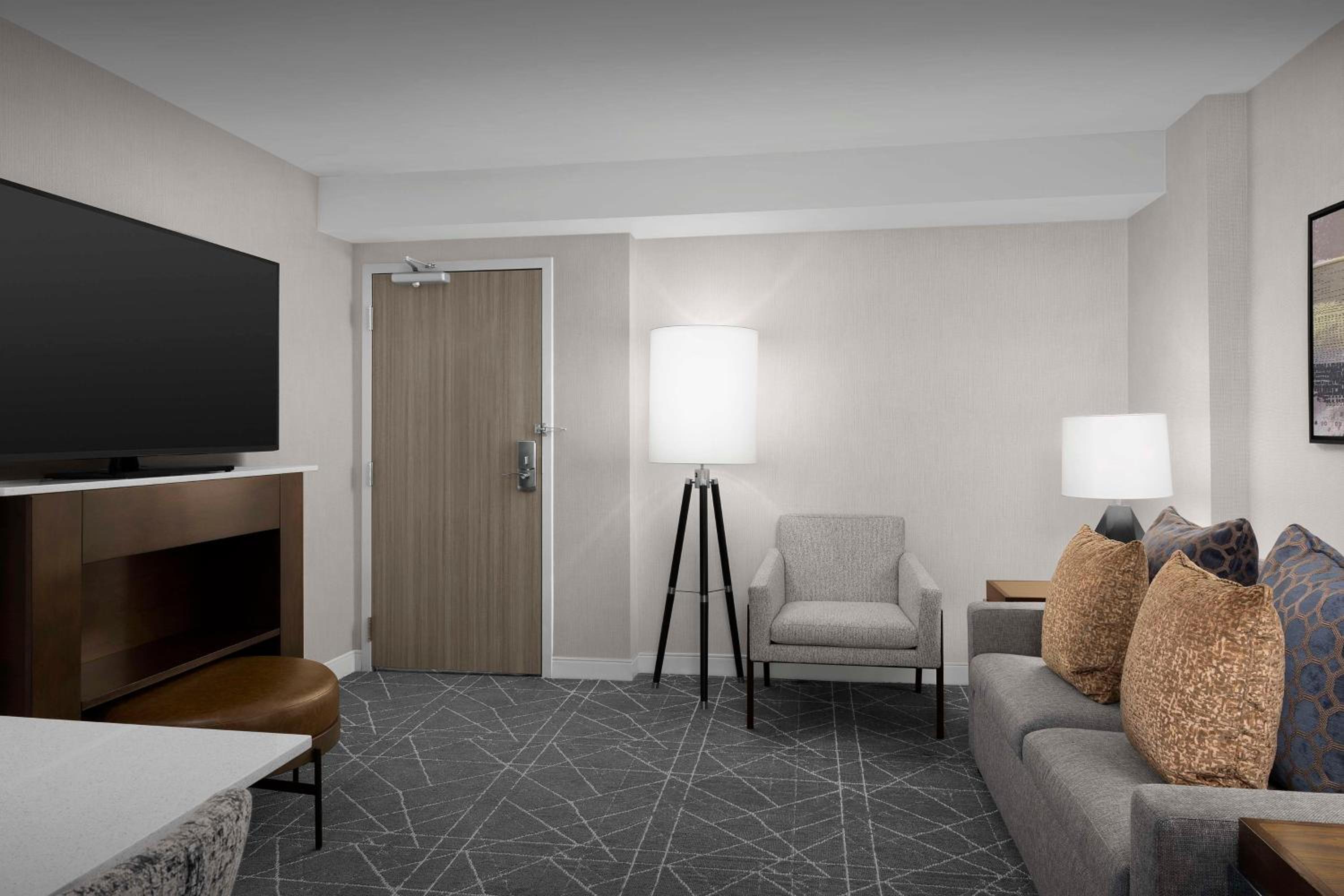 Two-Room King Suite - Non-Smoking - Photo 6