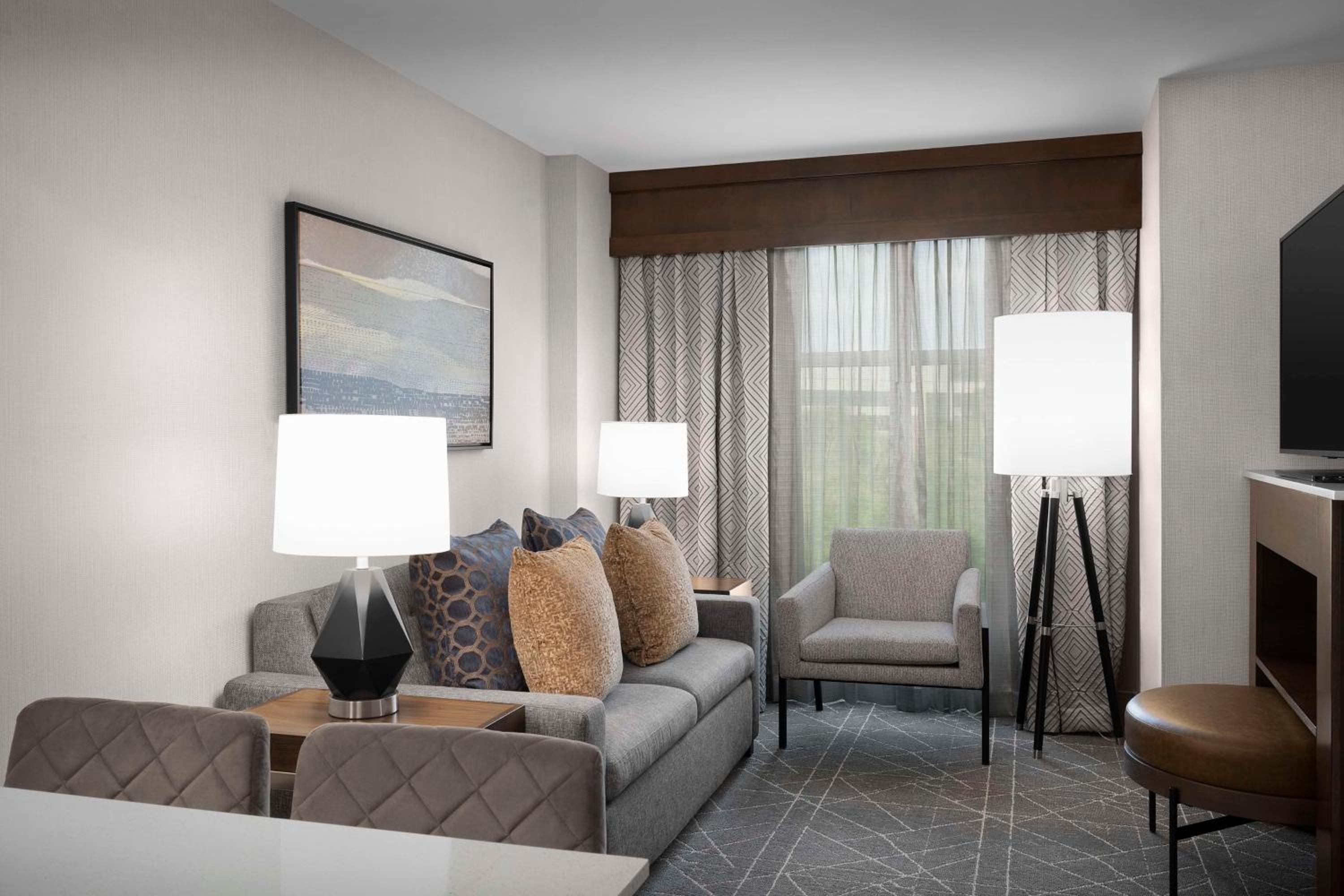 Two-Room King Suite - Non-Smoking - Photo 4