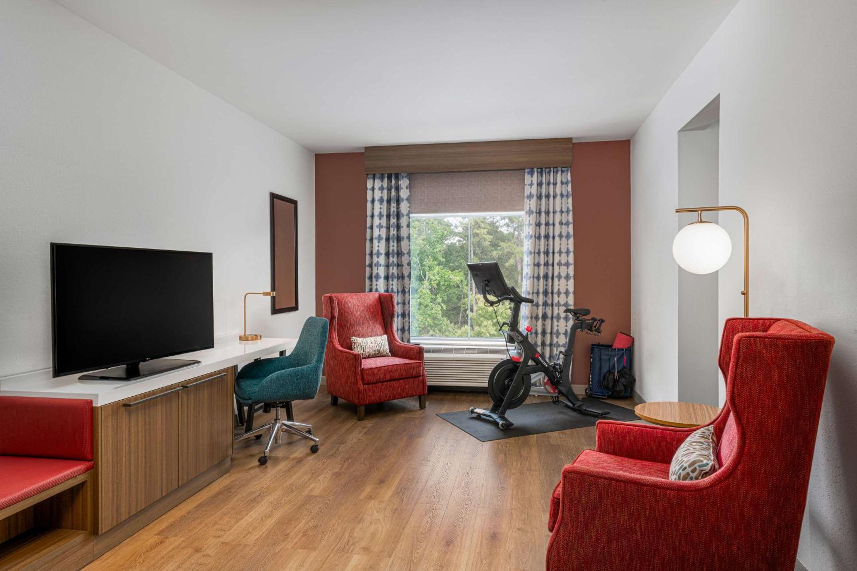 Corner King Room with Peloton Bike photo 1