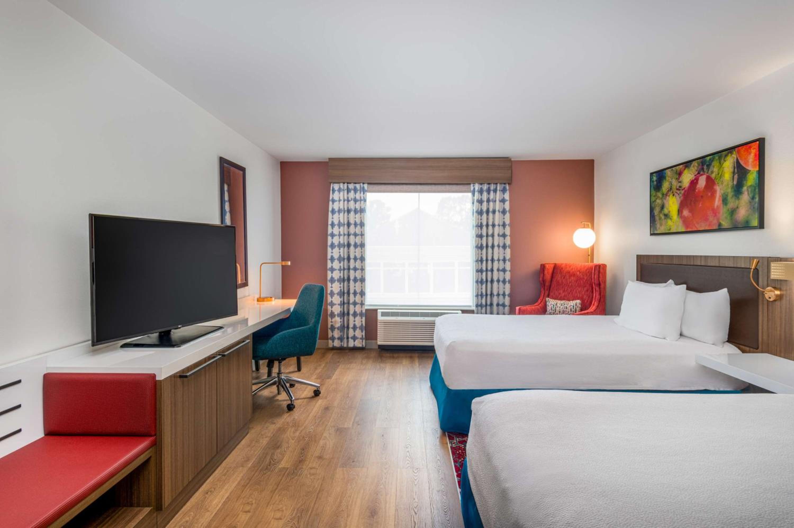 Queen Room with Two Queen Beds and Roll-In Shower - Mobility Access - Photo 4