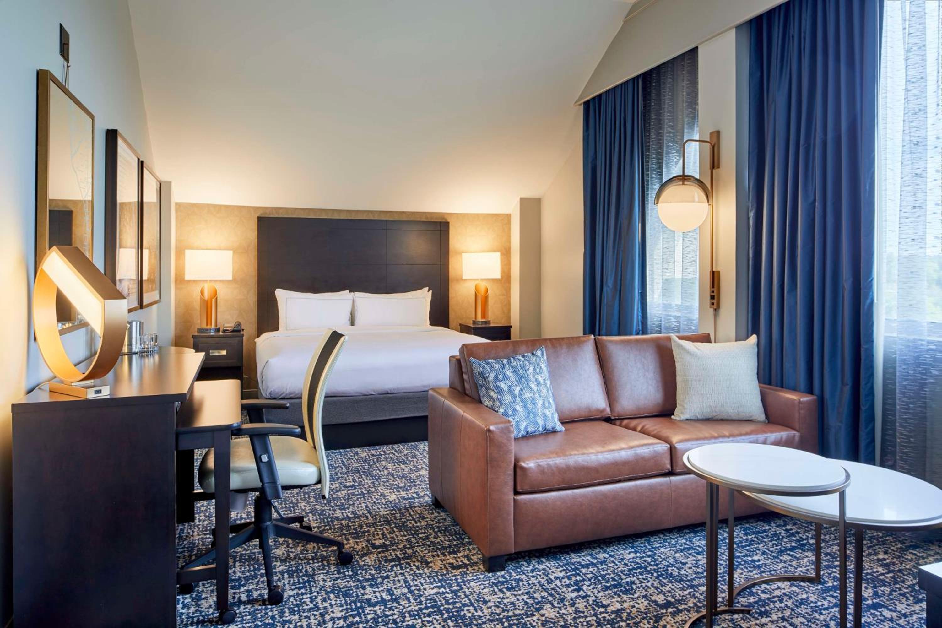 Junior King Suite with Sofa Bed - Photo 1