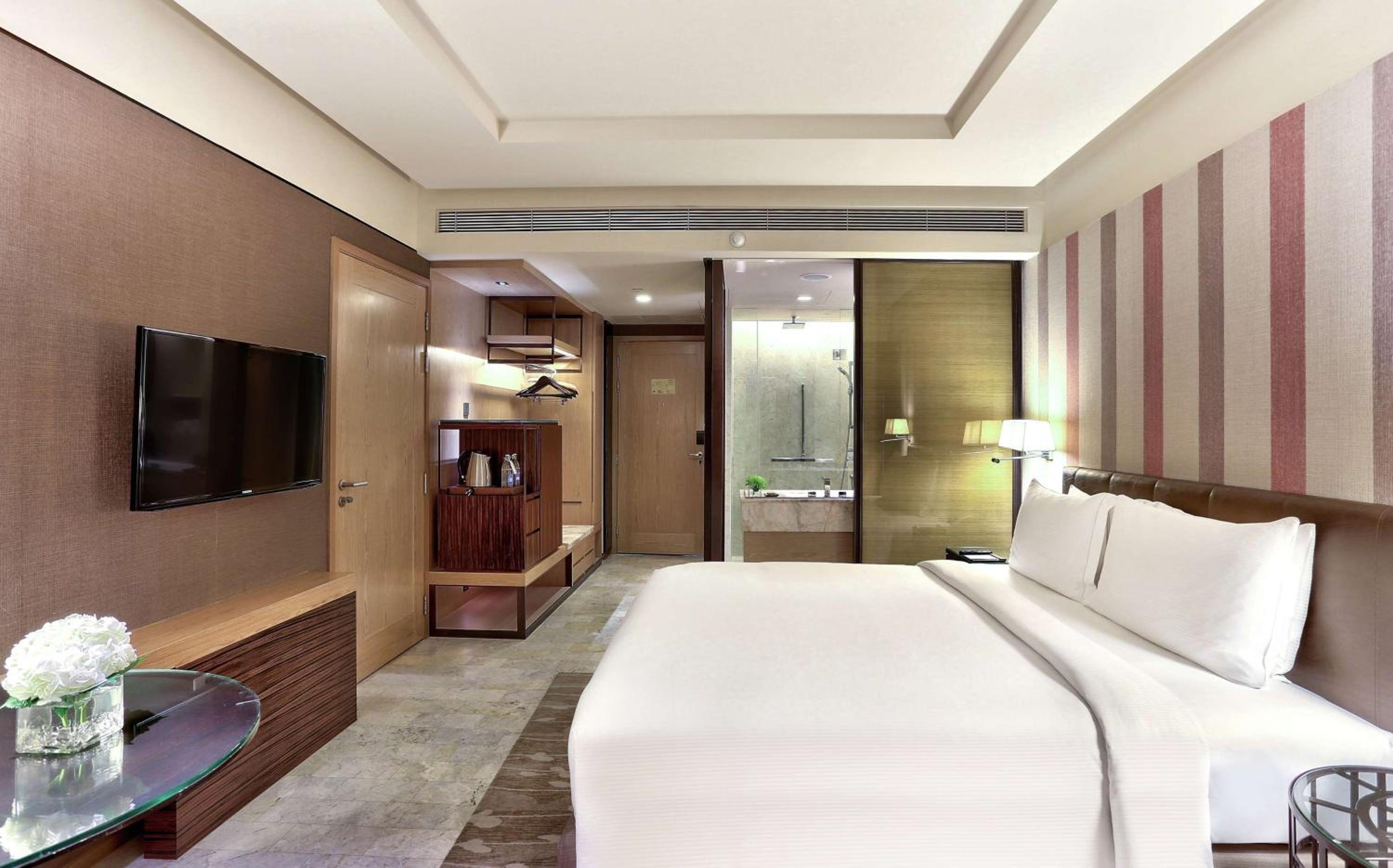 Deluxe King Room photo 2