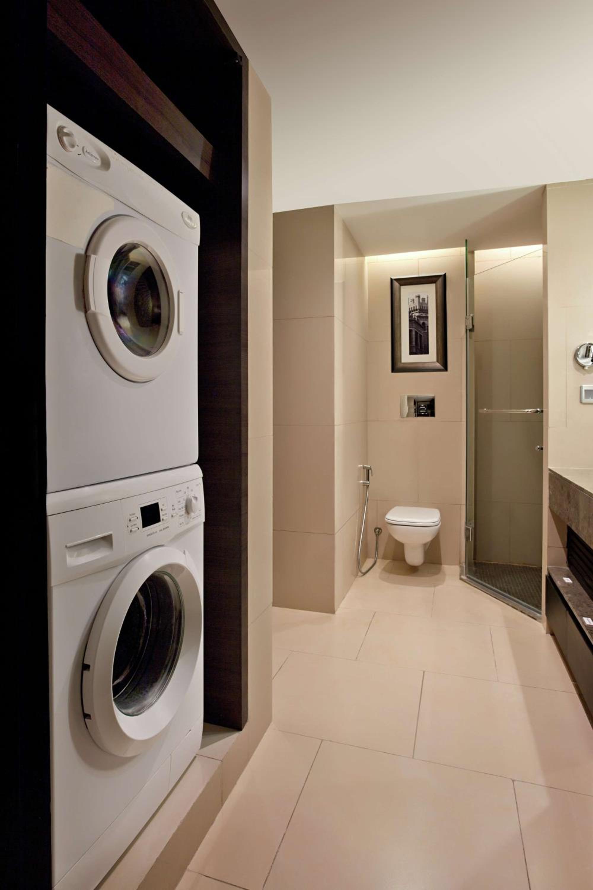 One-Bedroom Suite with Balcony photo 3