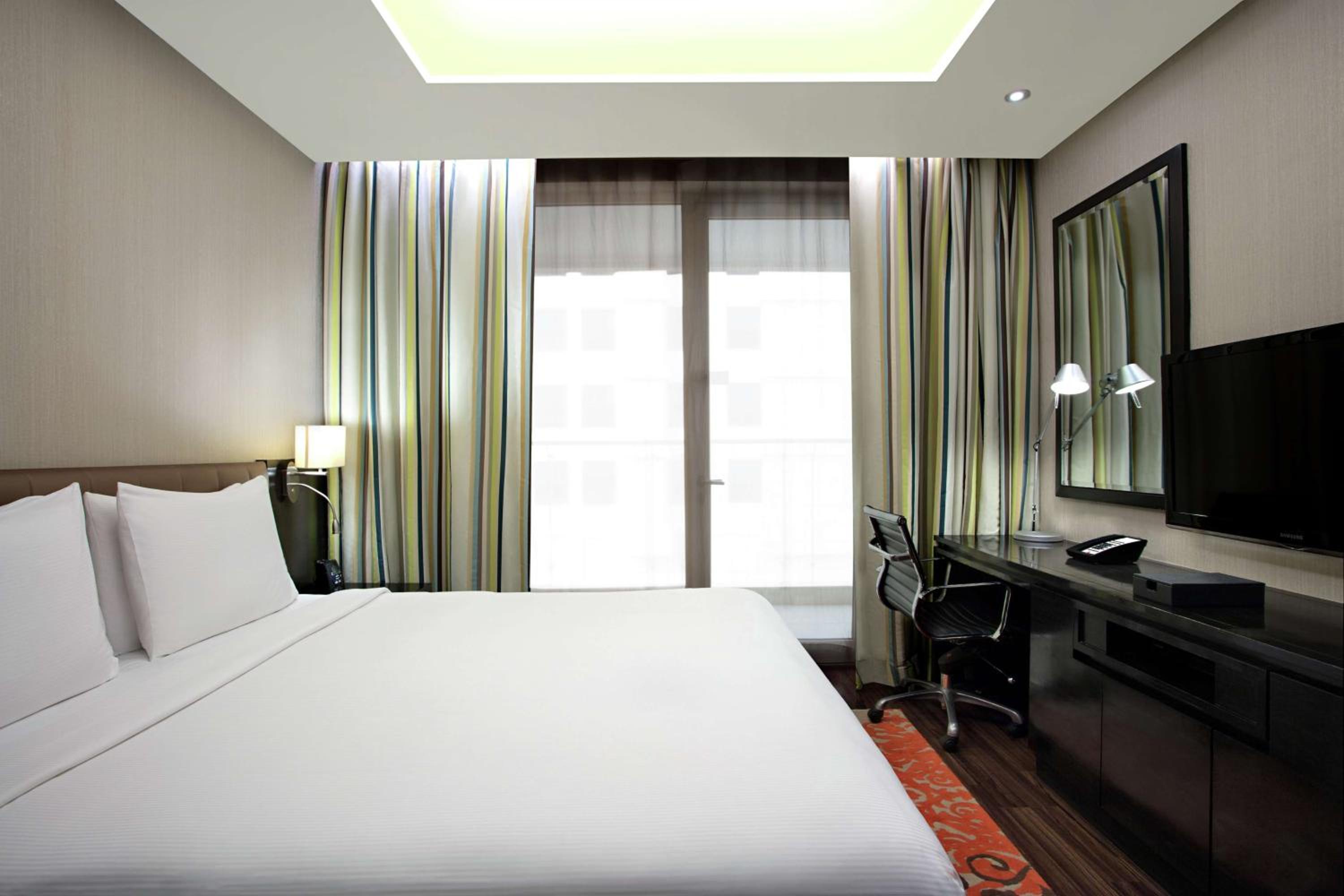 Two-Bedroom Suite with Balcony and Kitchenette photo 1