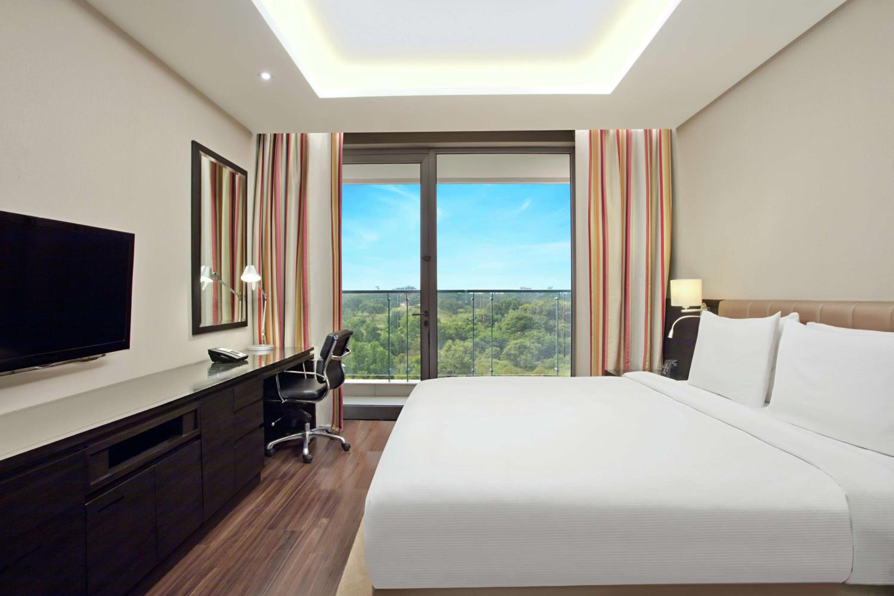 One-Bedroom Suite with Balcony photo 1