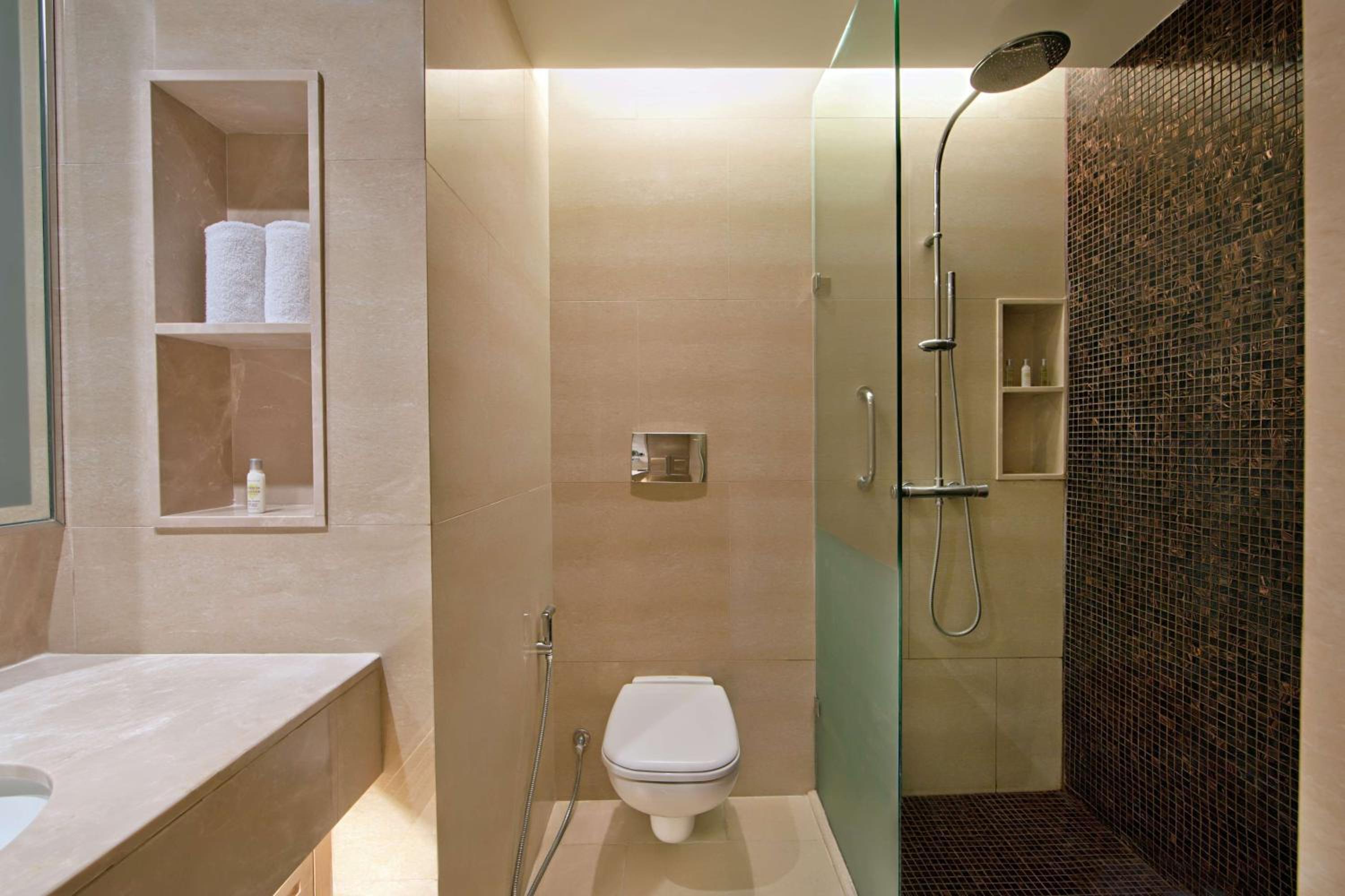One-Bedroom Suite with Balcony photo 2