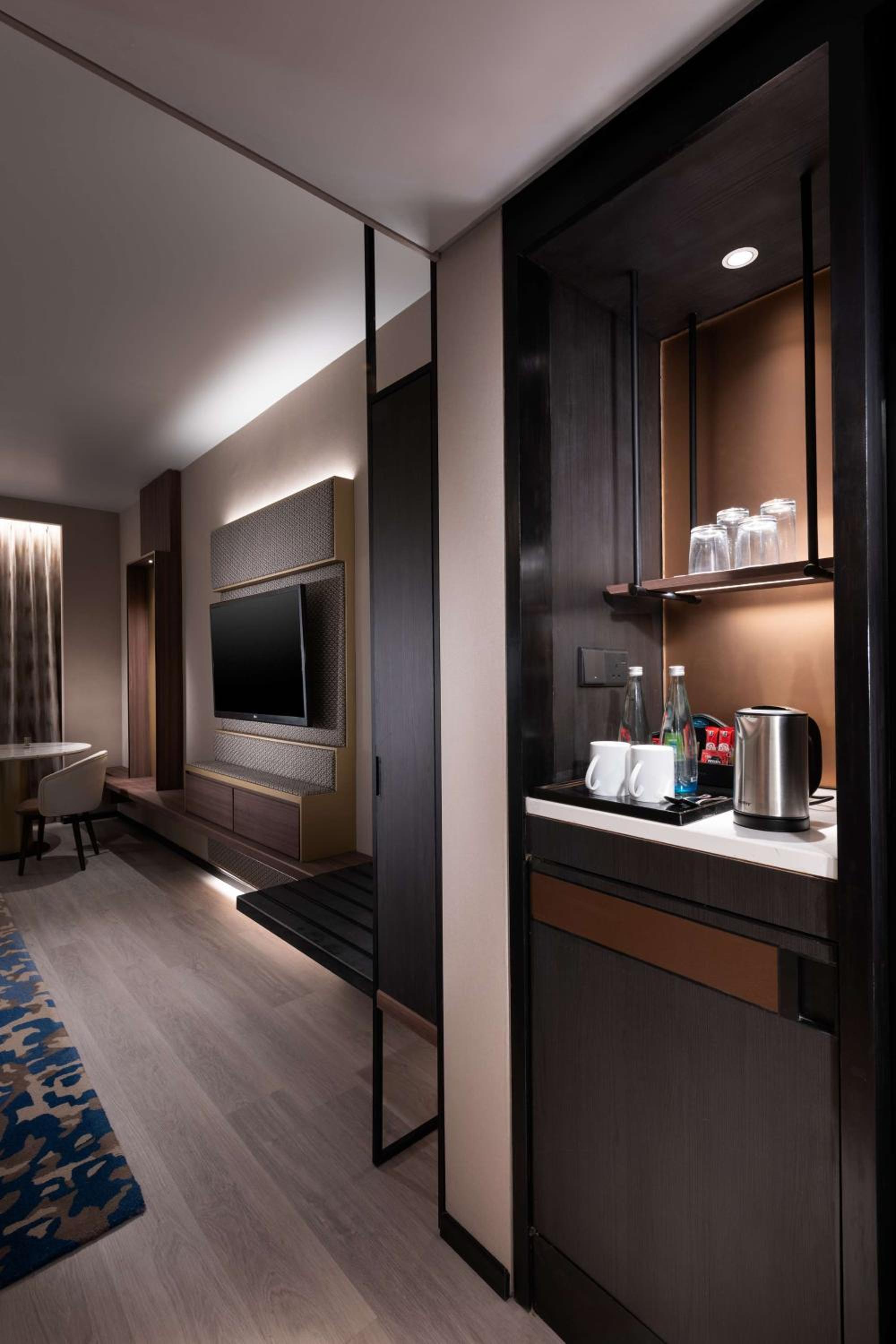 Deluxe King Room with Sea View - Photo 1
