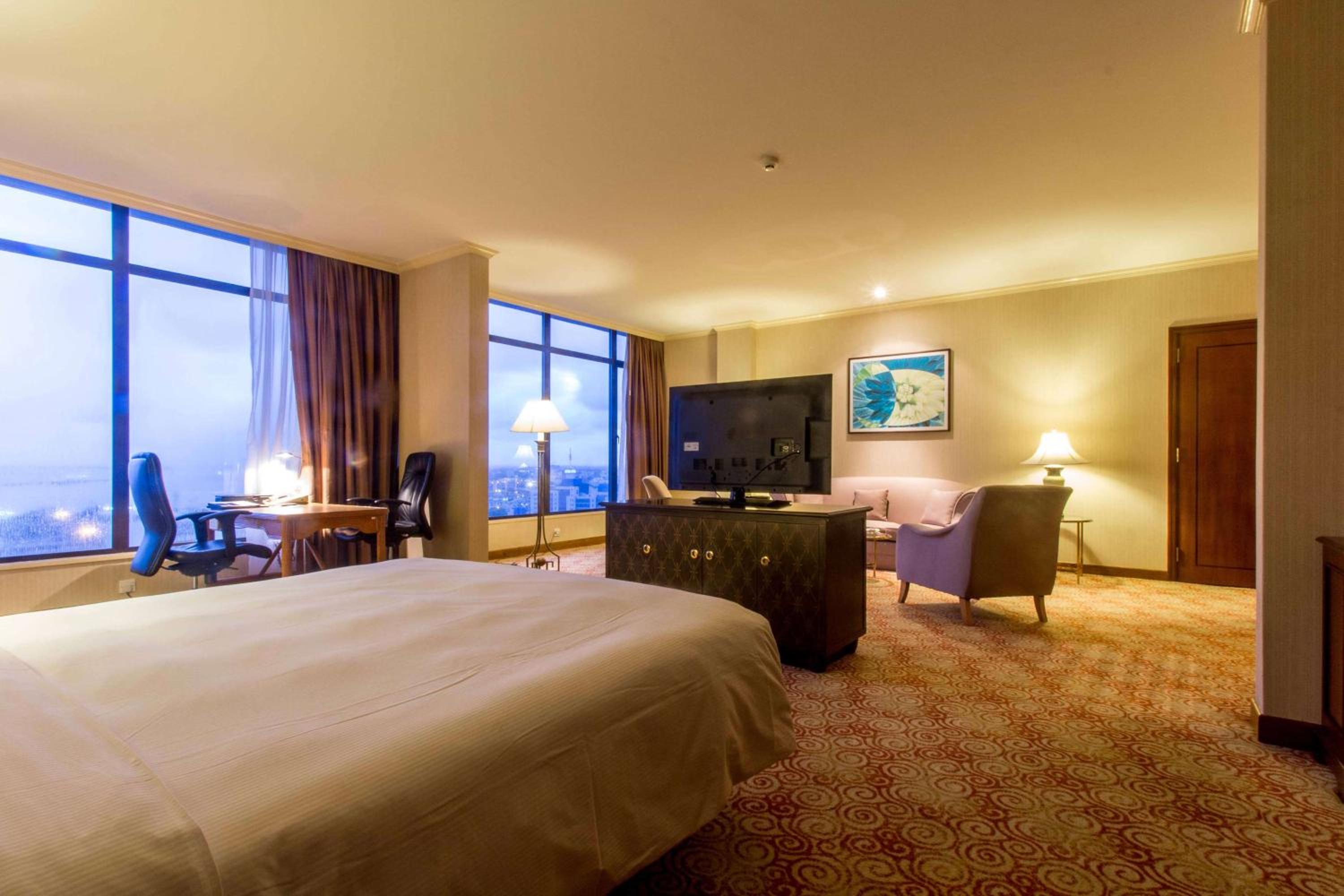 Business King Suite photo 2