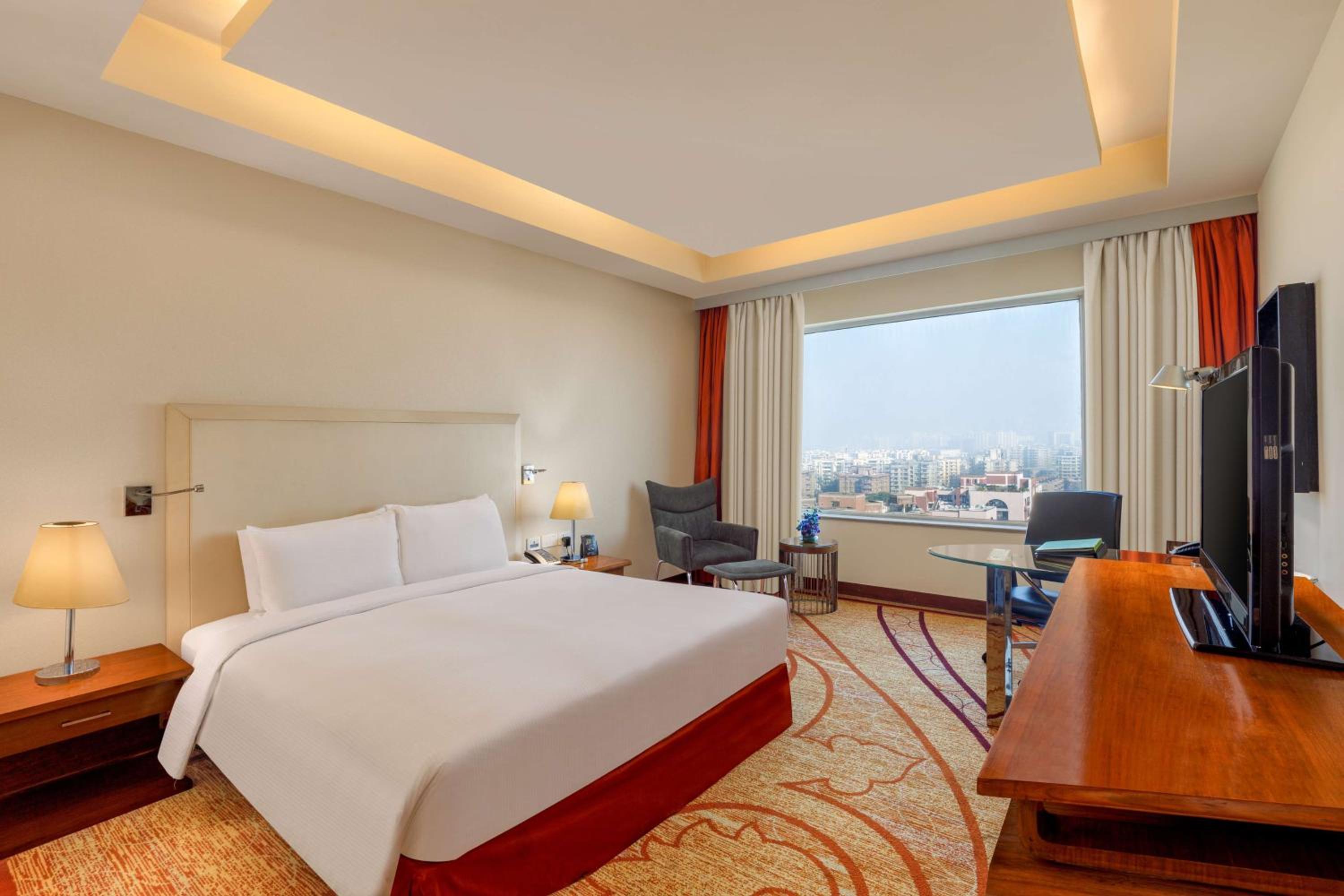 Executive King Room - Lounge Access - Photo 3