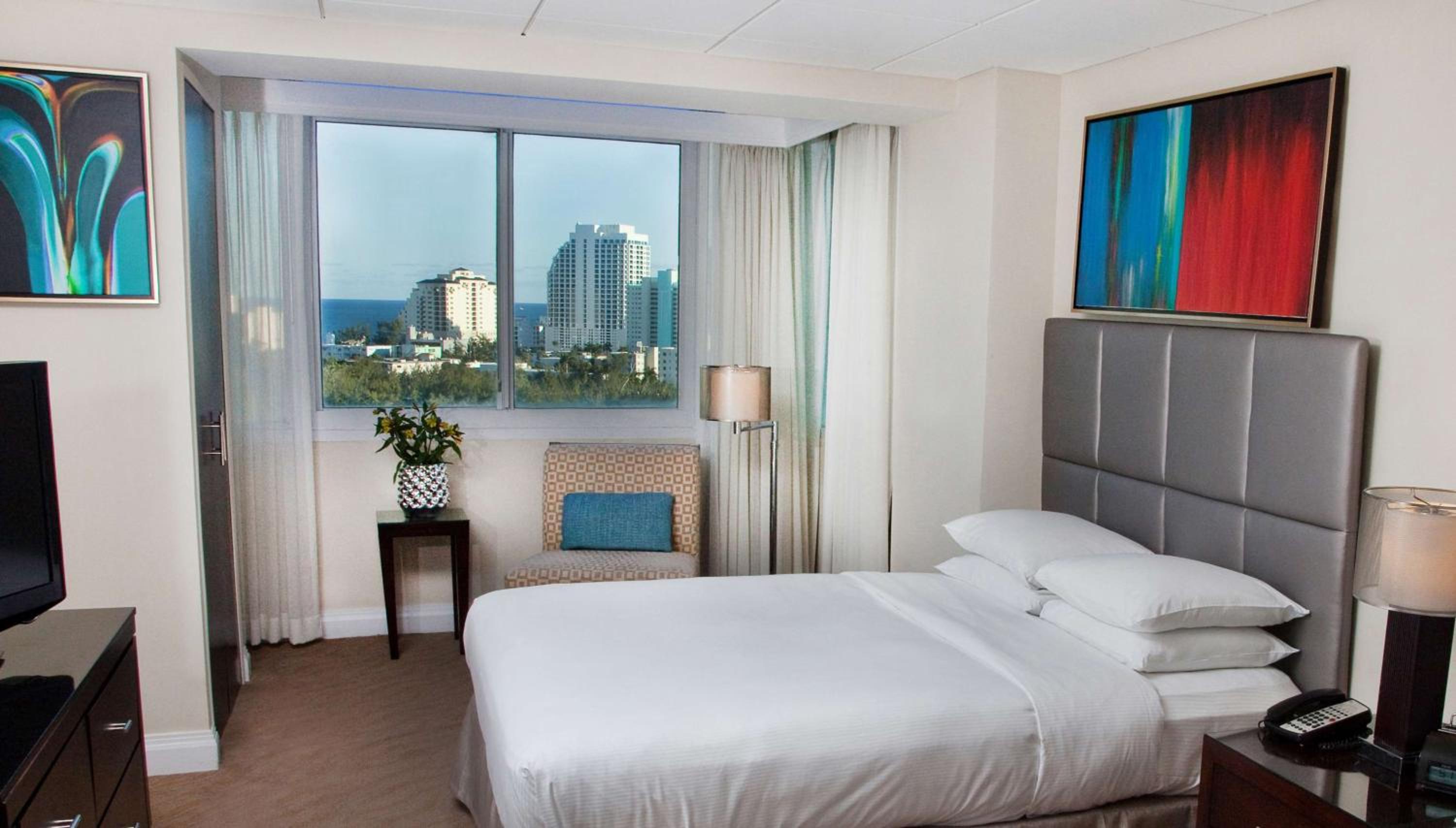 Queen Suite with City View
