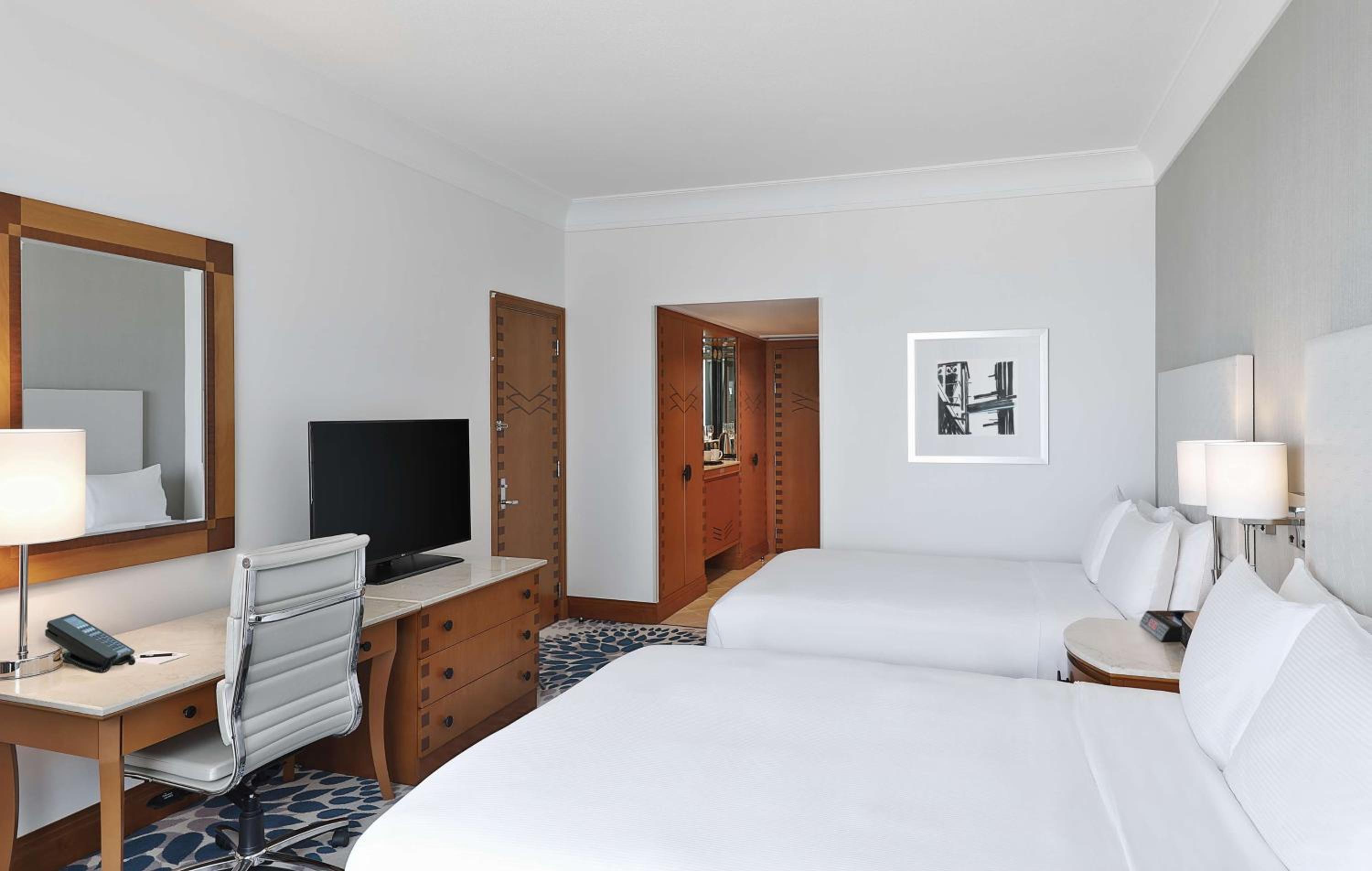 Deluxe Queen Room with Two Queen Beds, Sea View and Balcony