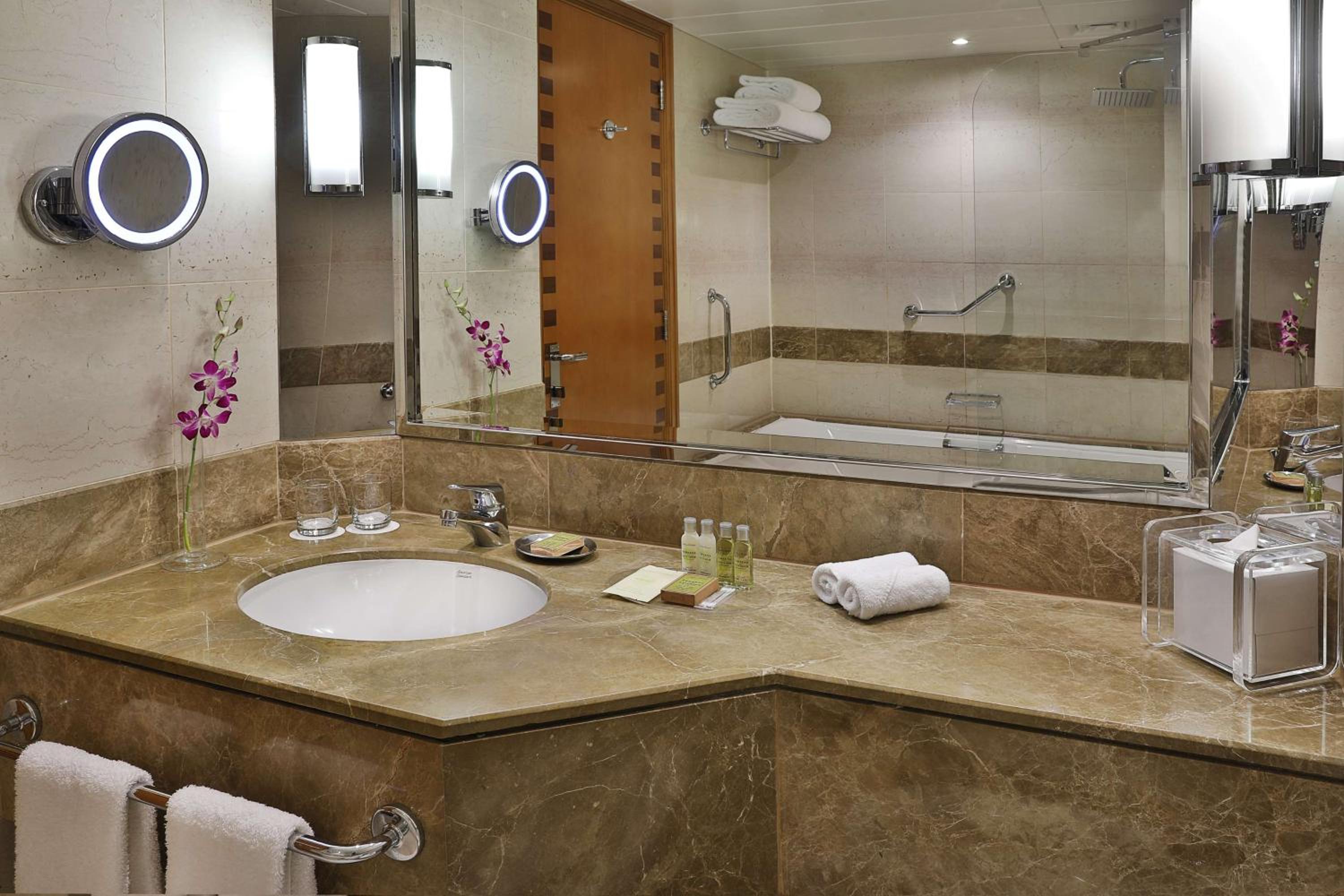 Gulf King Suite with Sea View and Balcony