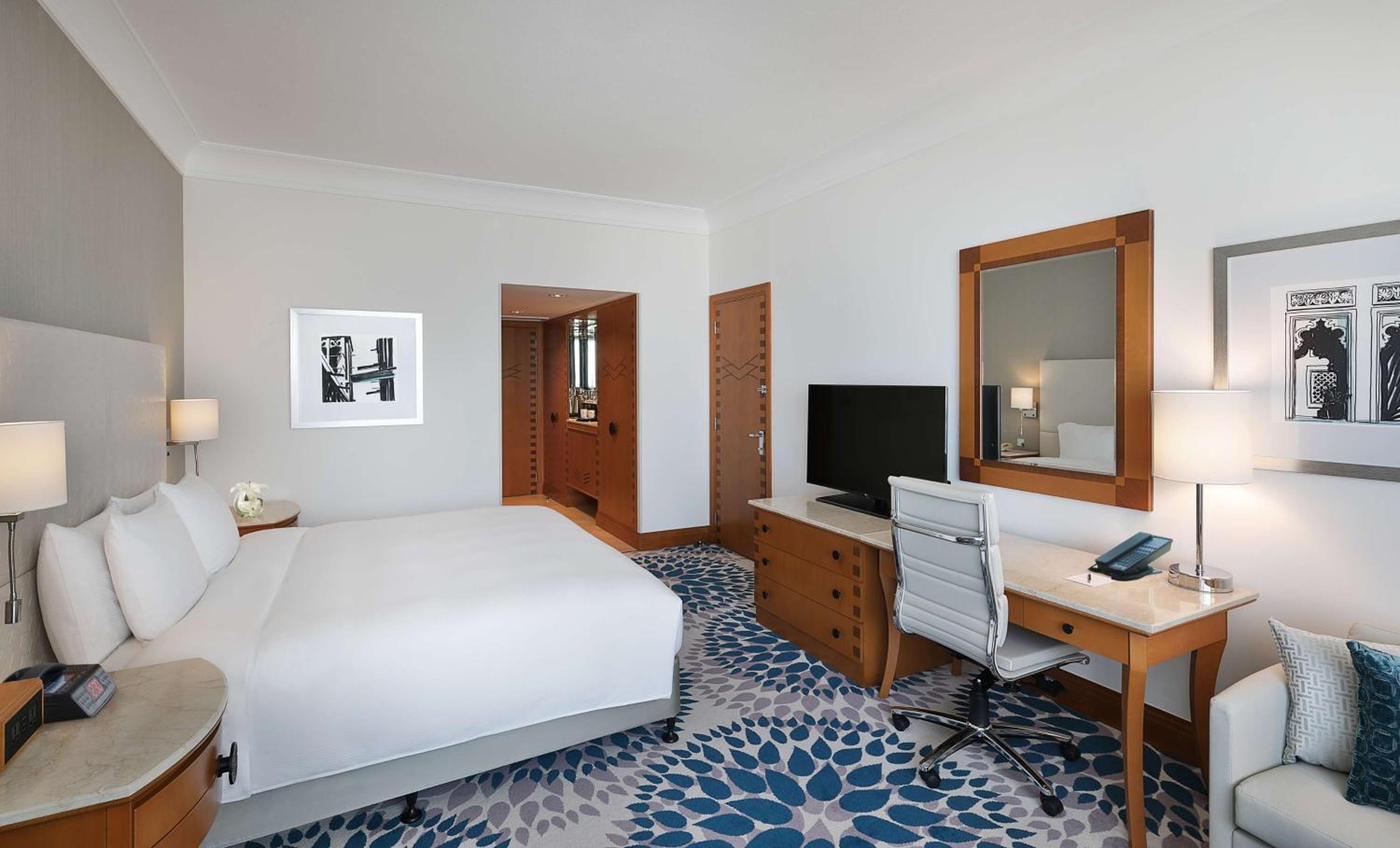 Deluxe King Room with Ain Dubai - Sea View thumbnail 6
