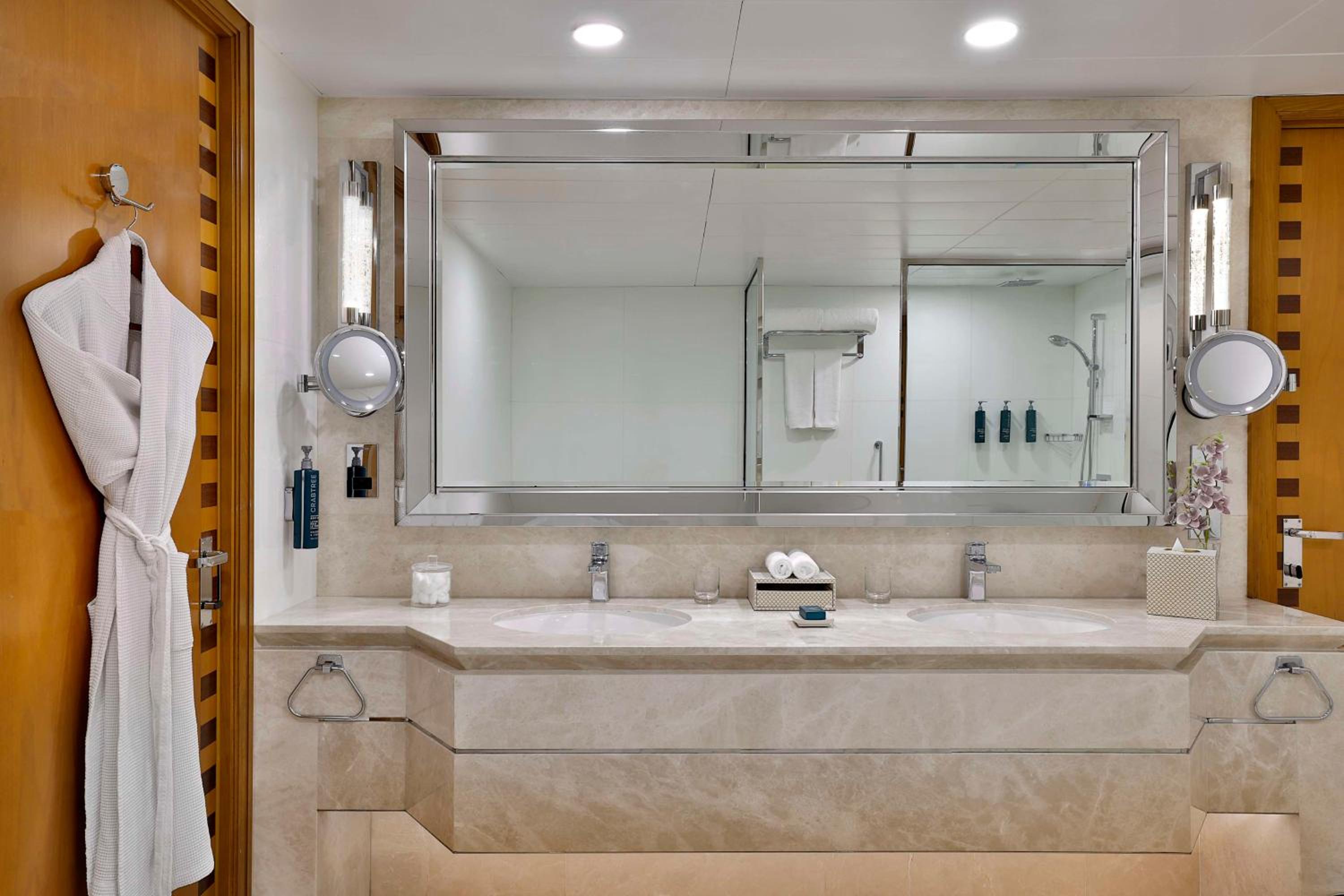 Deluxe Queen Room with Two Queen Beds, Ain Dubai and Sea View