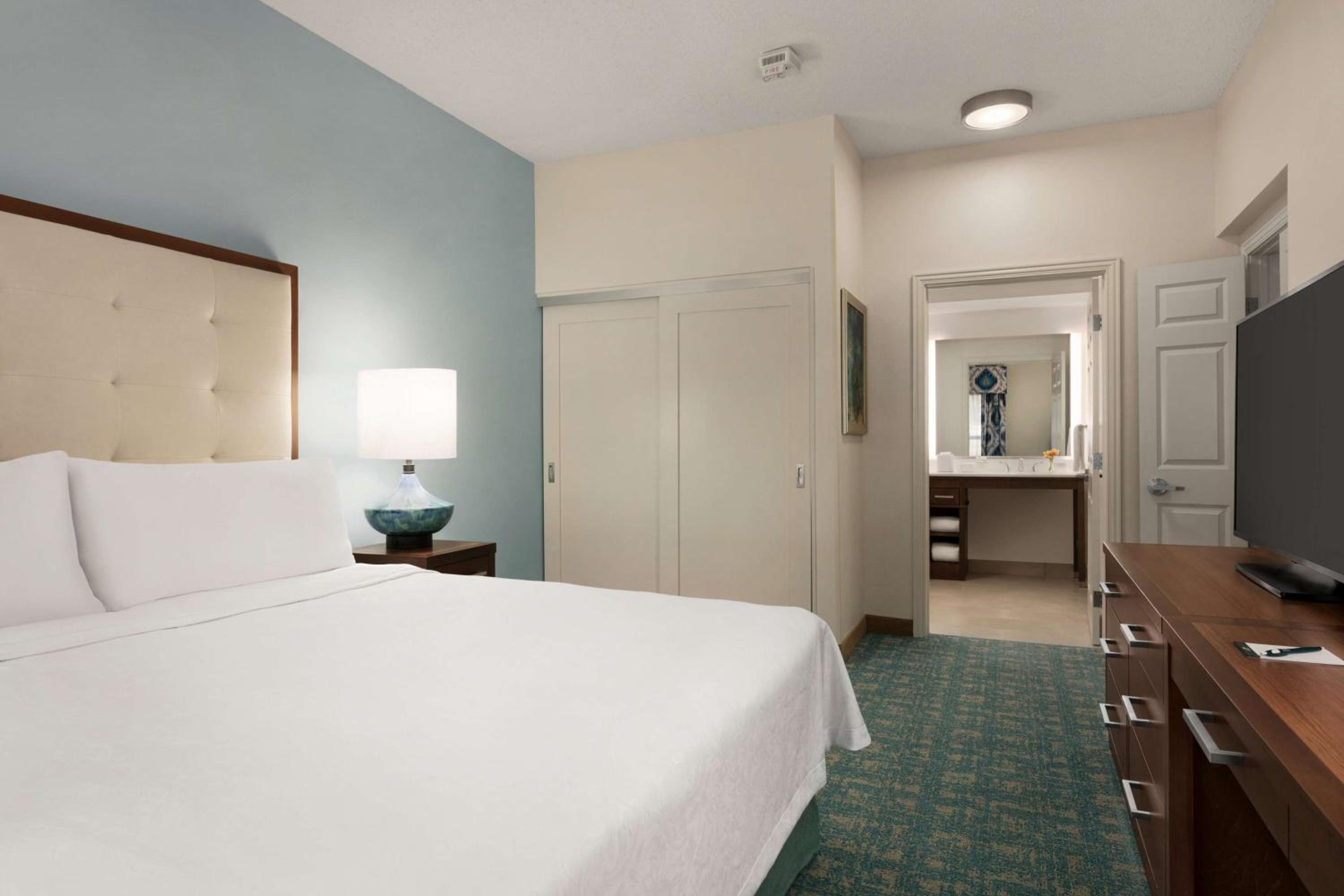 King Suite - Mobility Access/Non-Smoking - Photo 1