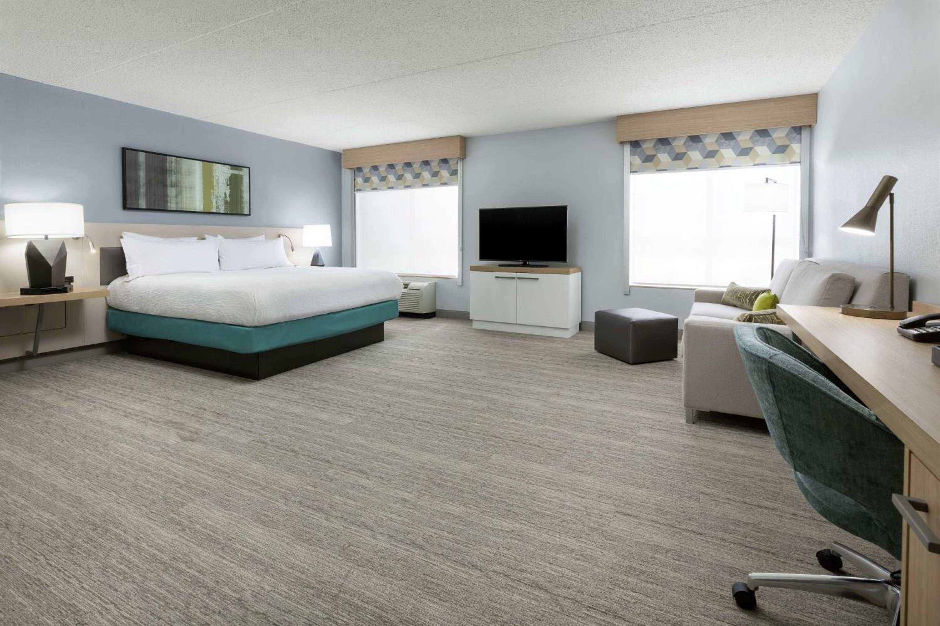 Deluxe King Room with Sofa Bed - Photo 1
