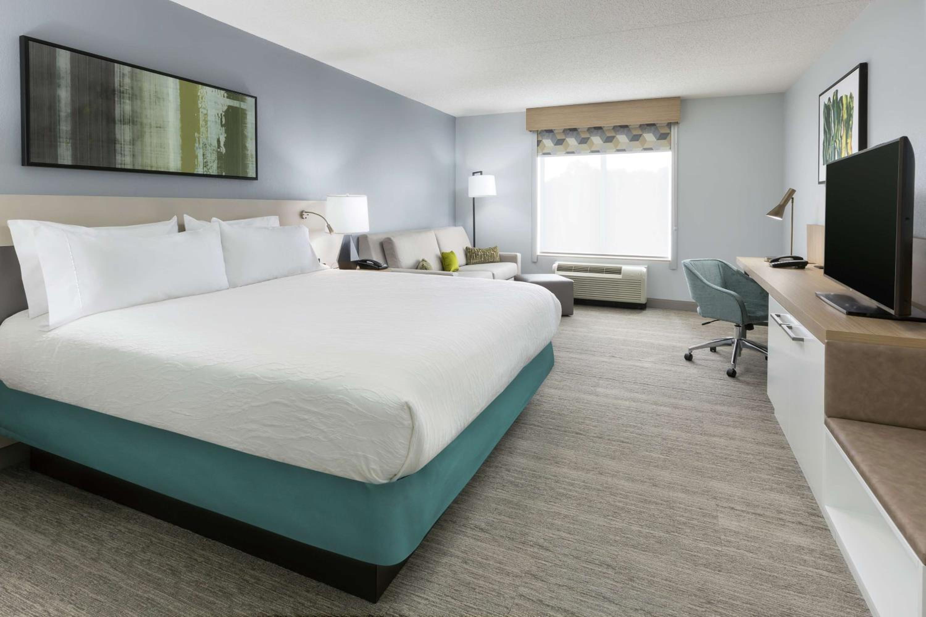 King Room with Sofa Bed - Non-Smoking - Photo 4