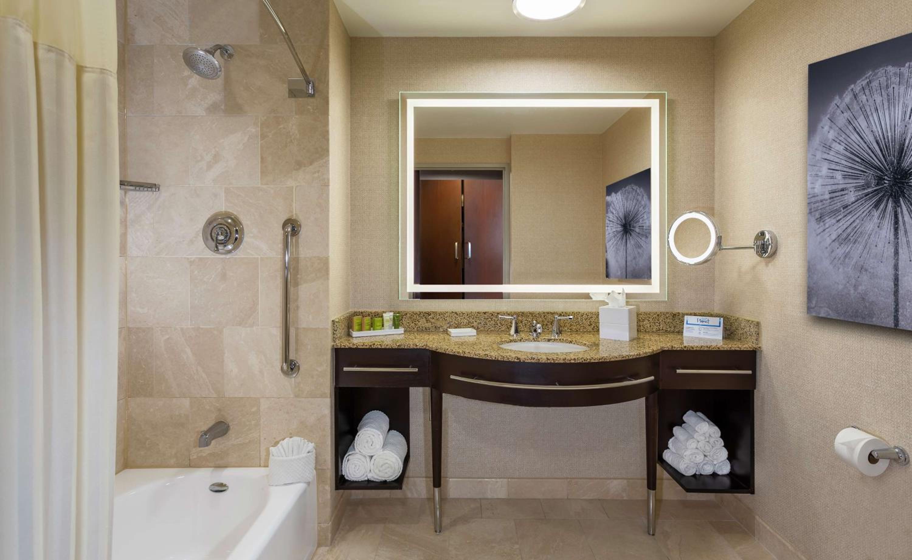 King Room with Bath Tub - Mobility Access