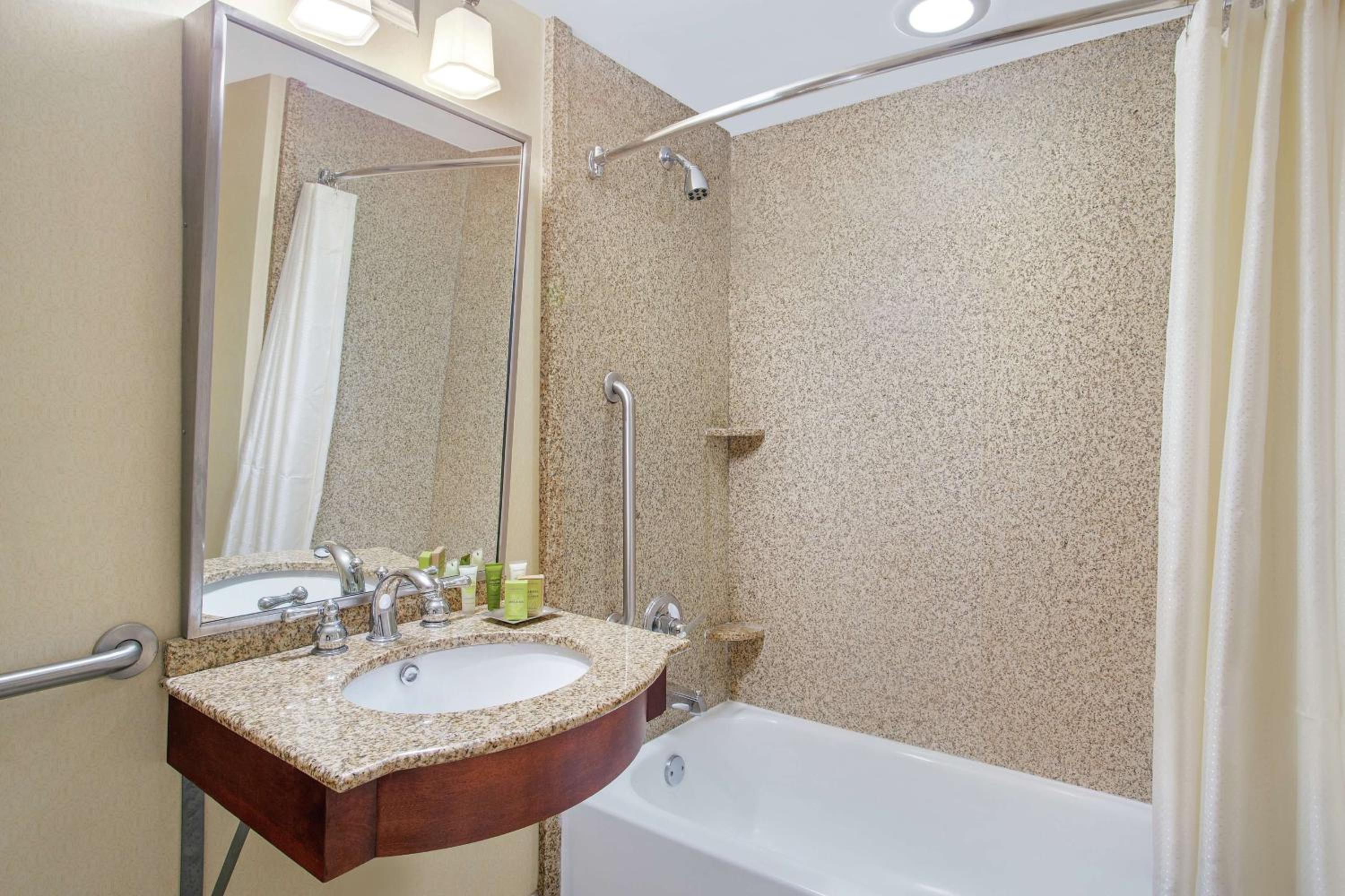 Queen Room with Two Queen Beds and Bath Tub - Mobility Accessible - Photo 4