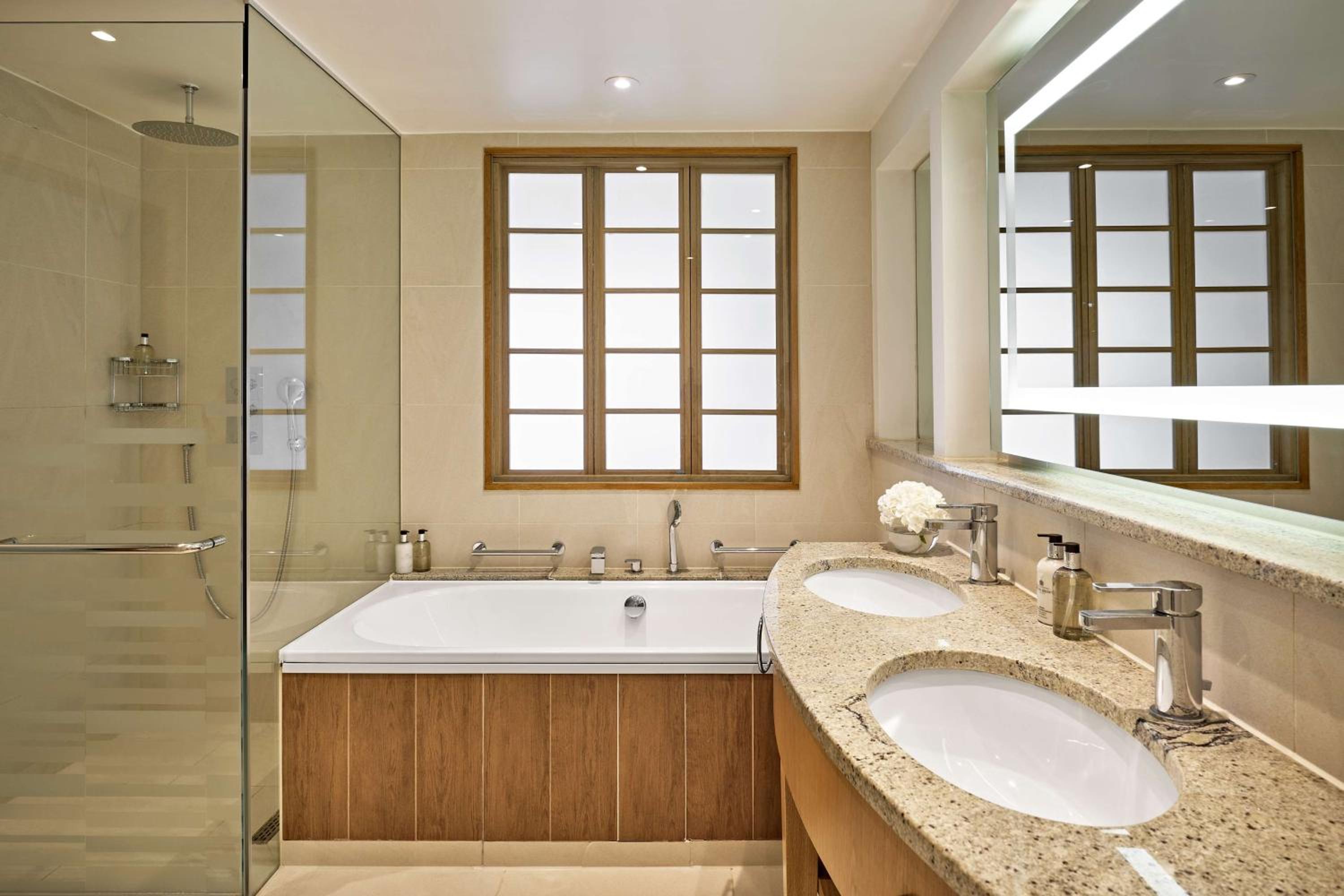 Executive Park Lane Suite with Lounge Access