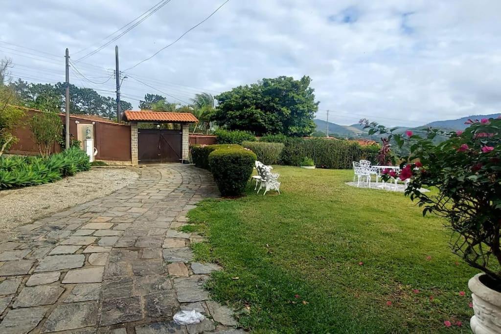 Six-Bedroom House photo 3