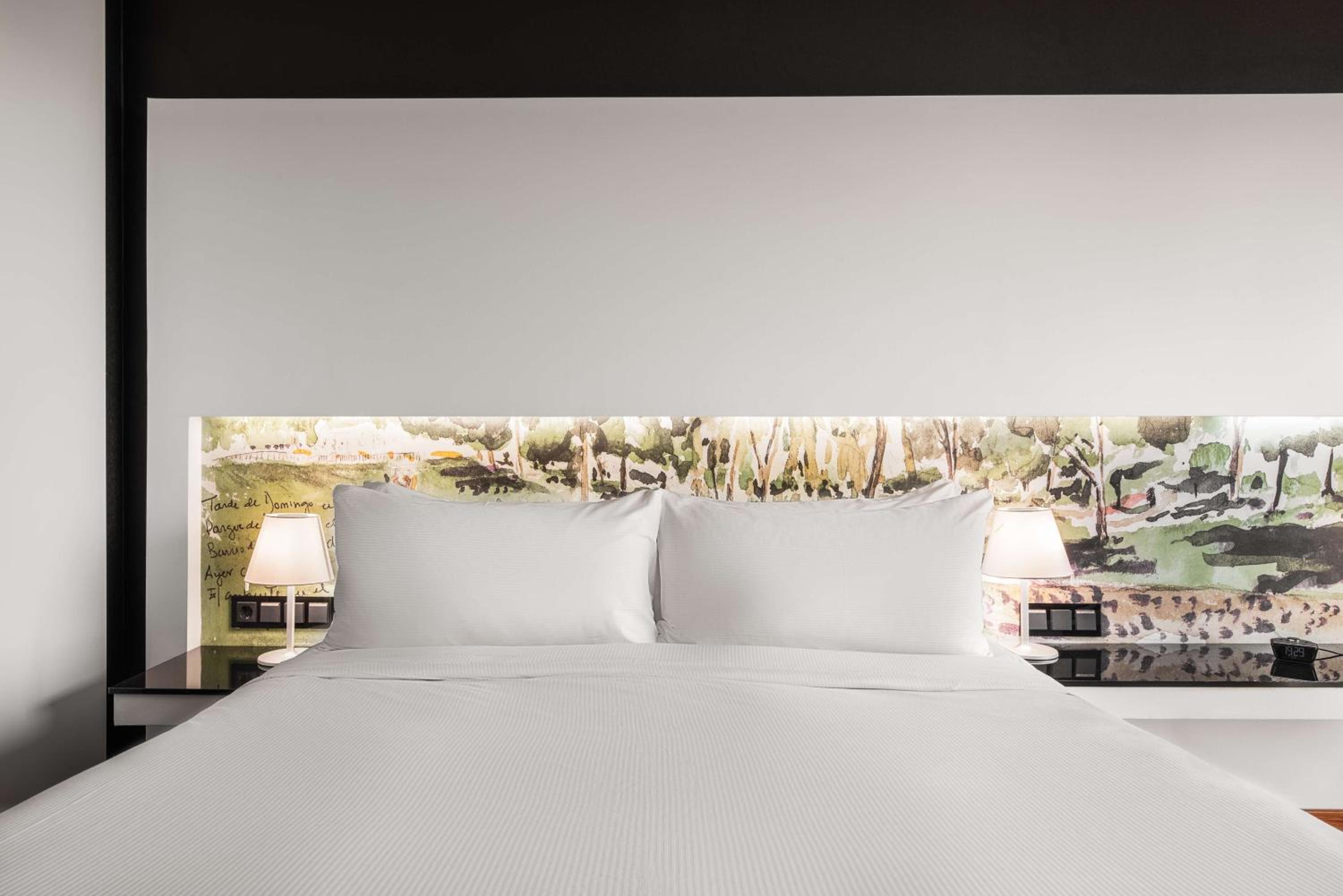 King Guest Room - Photo 7
