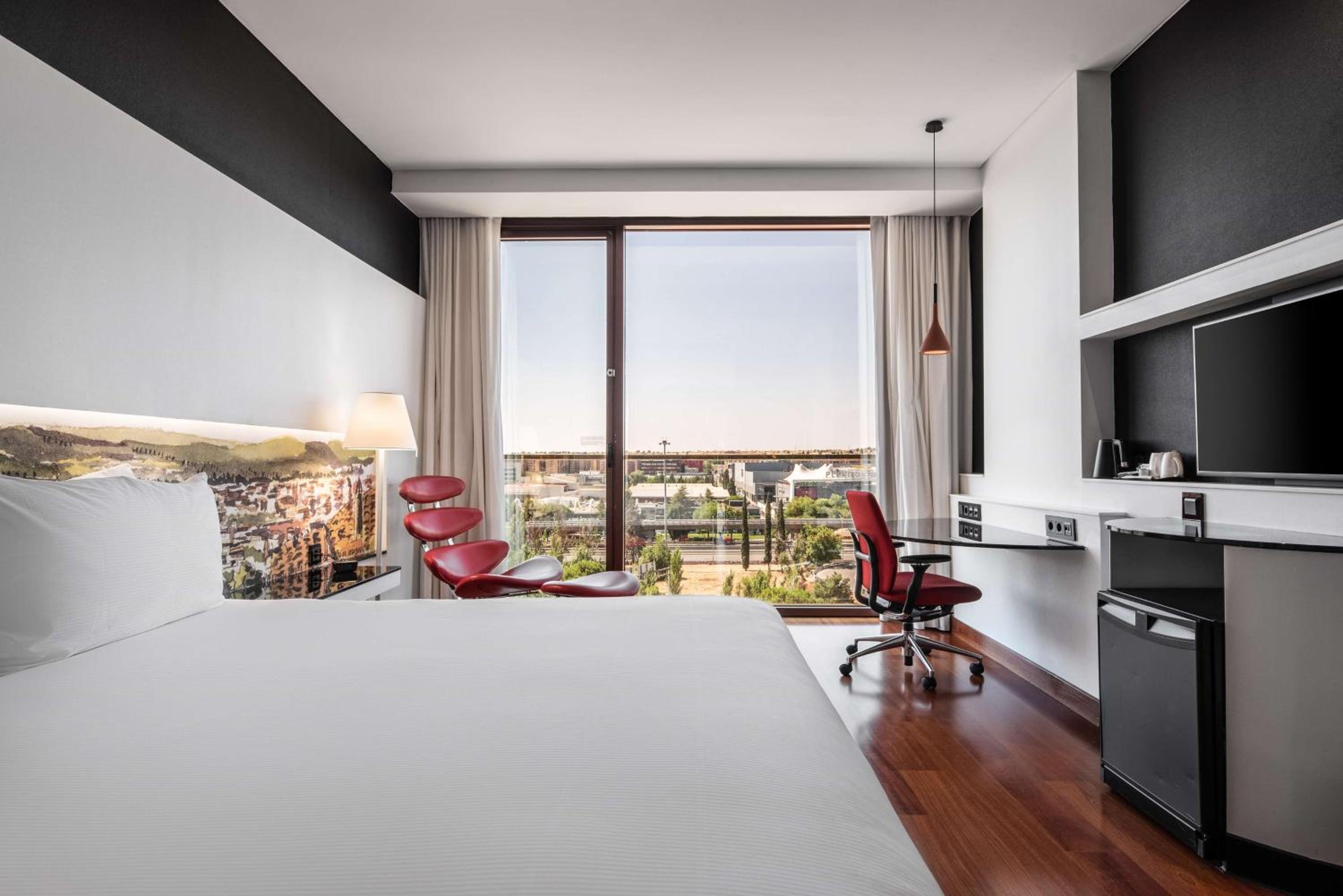 King Room with Skyline View 