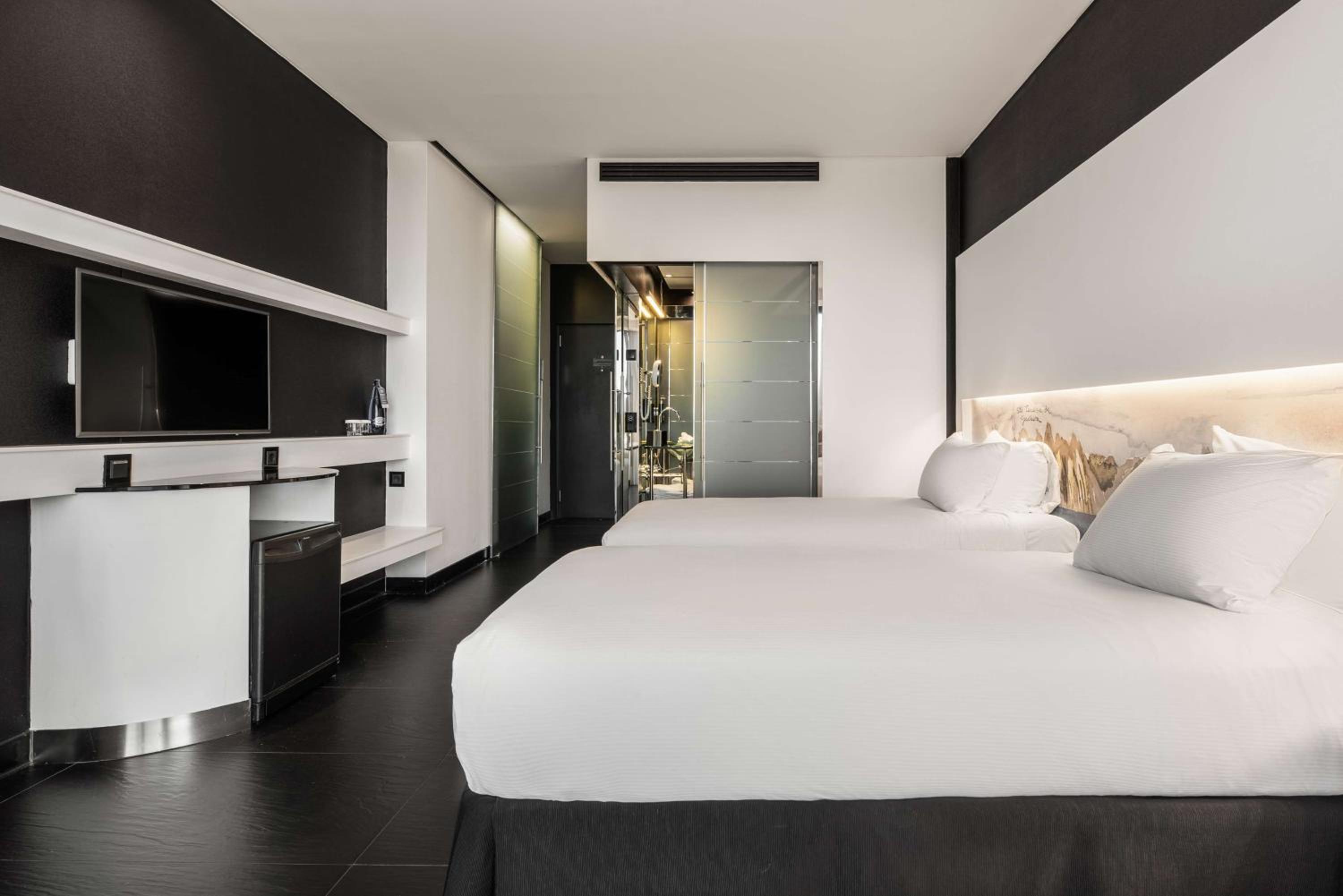 Twin Room with Skyline View