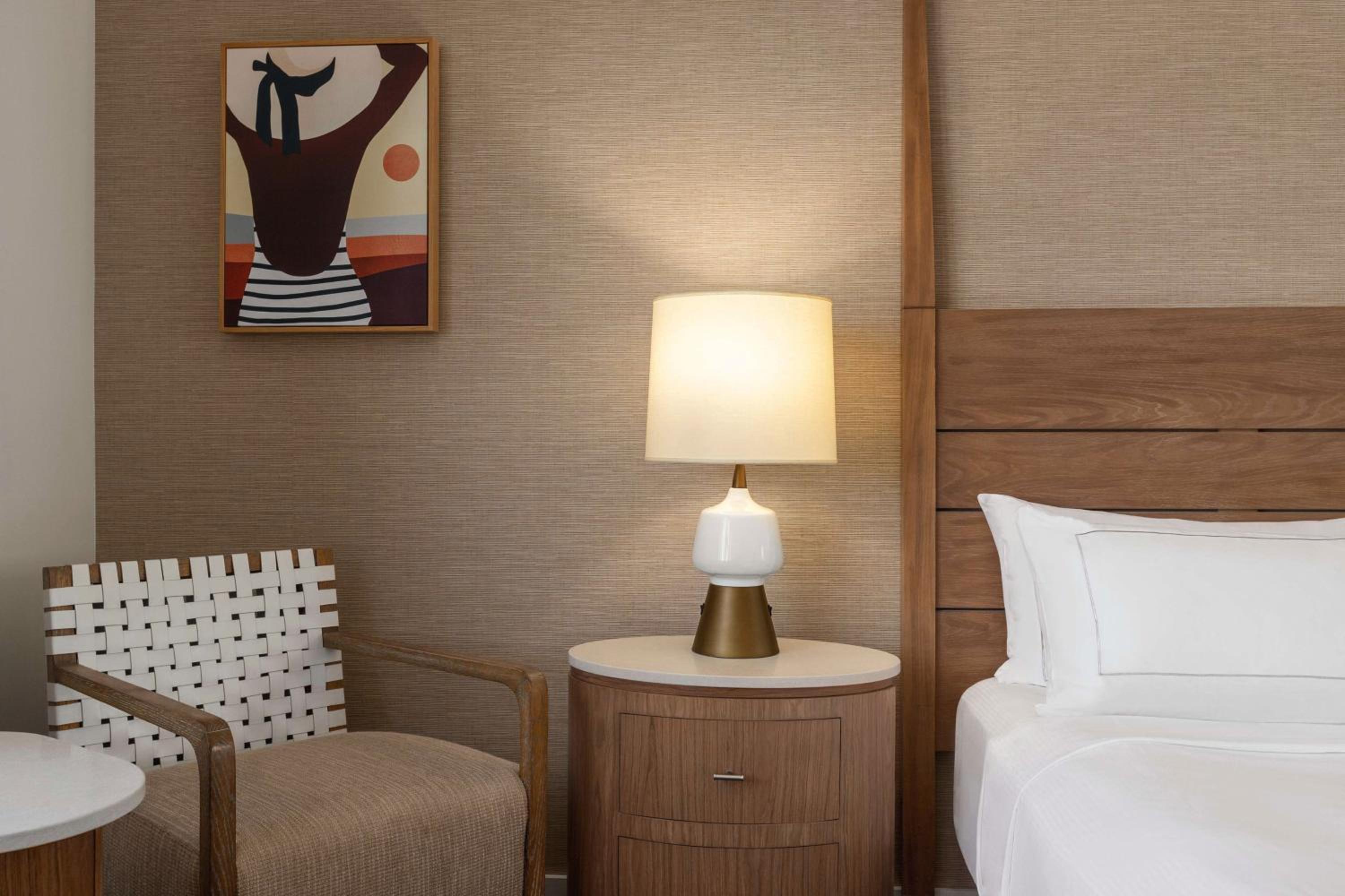 Deluxe King Room with Balcony - Photo 6