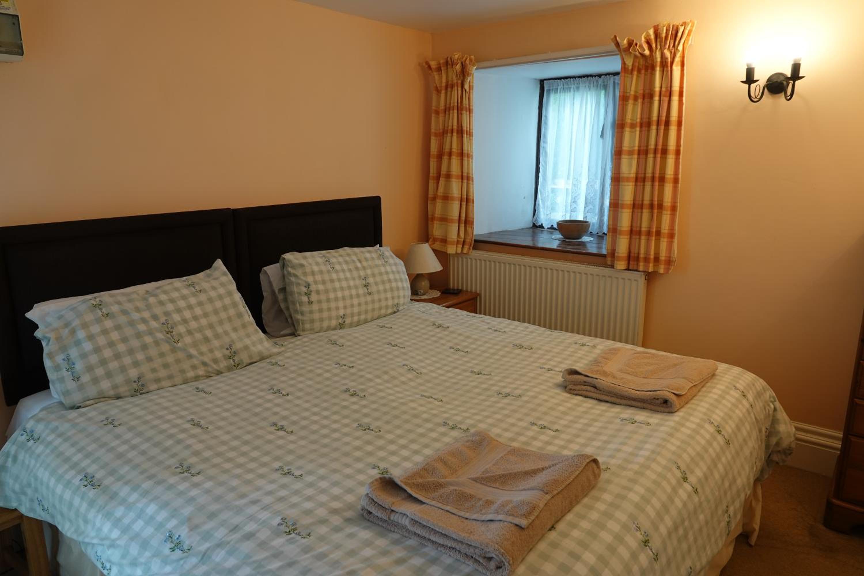 Three-Bedroom House photo 3