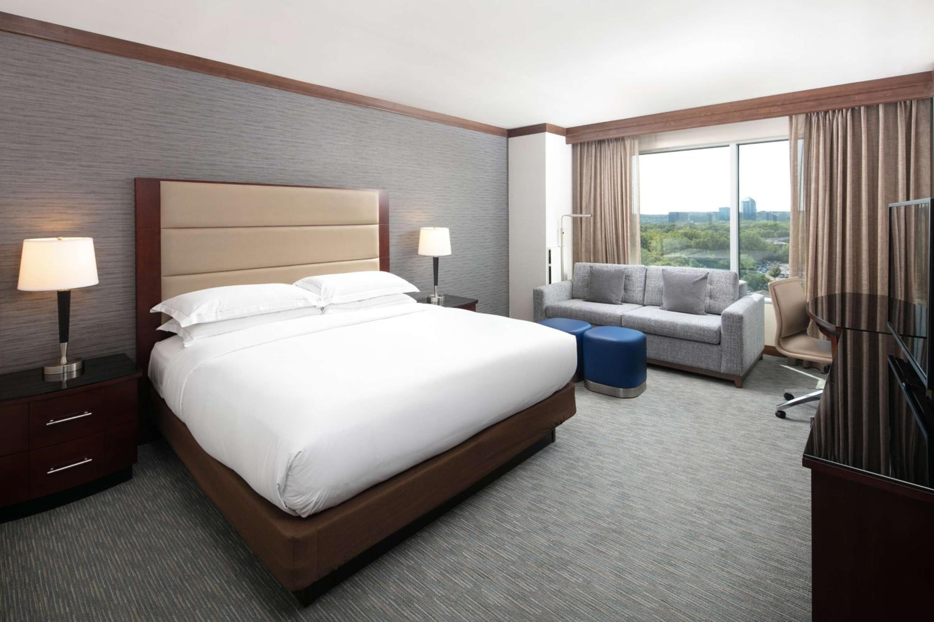 Non-Smoking Executive King Room - Photo 2
