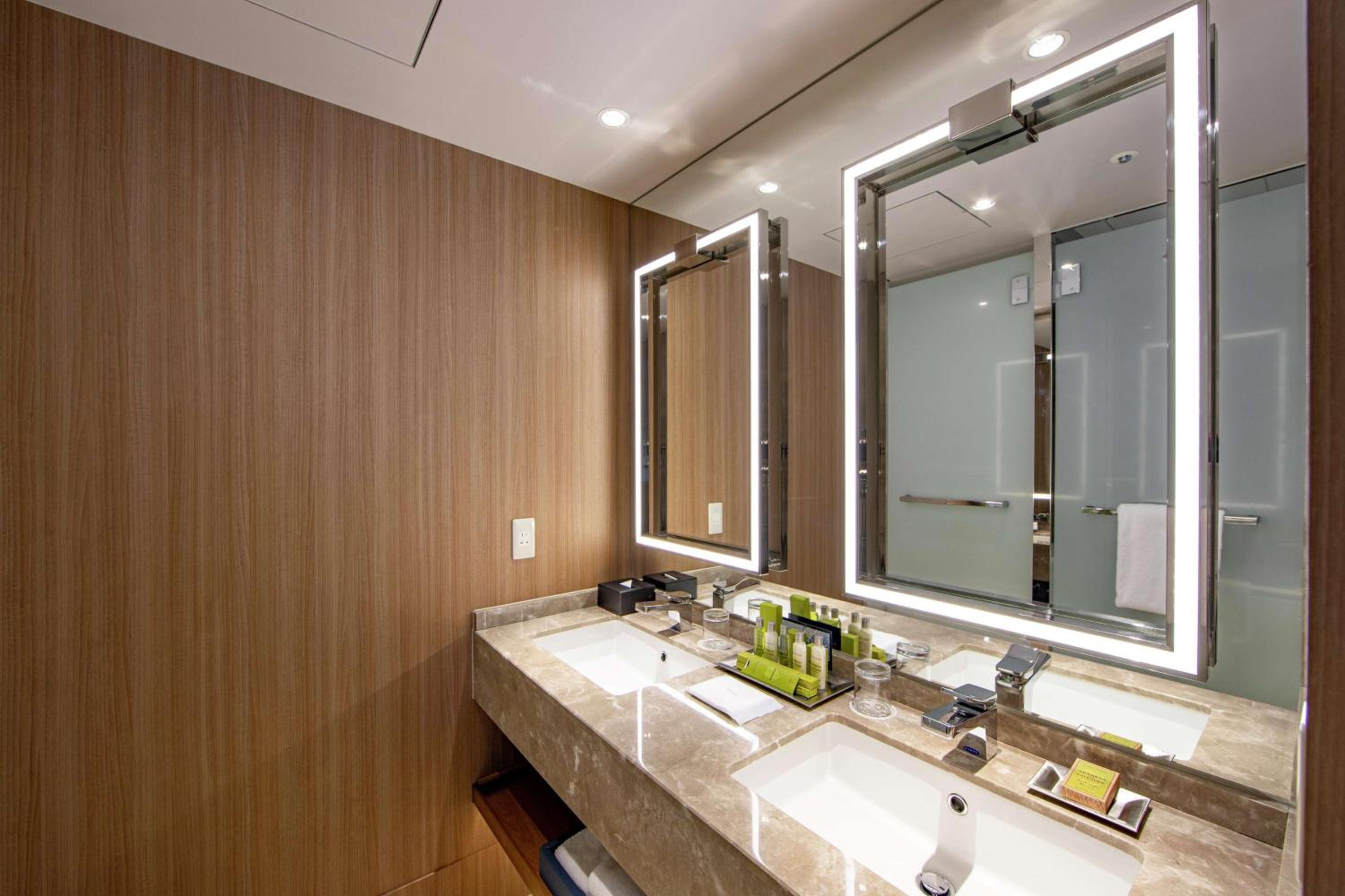 Executive King Suite - Photo 2
