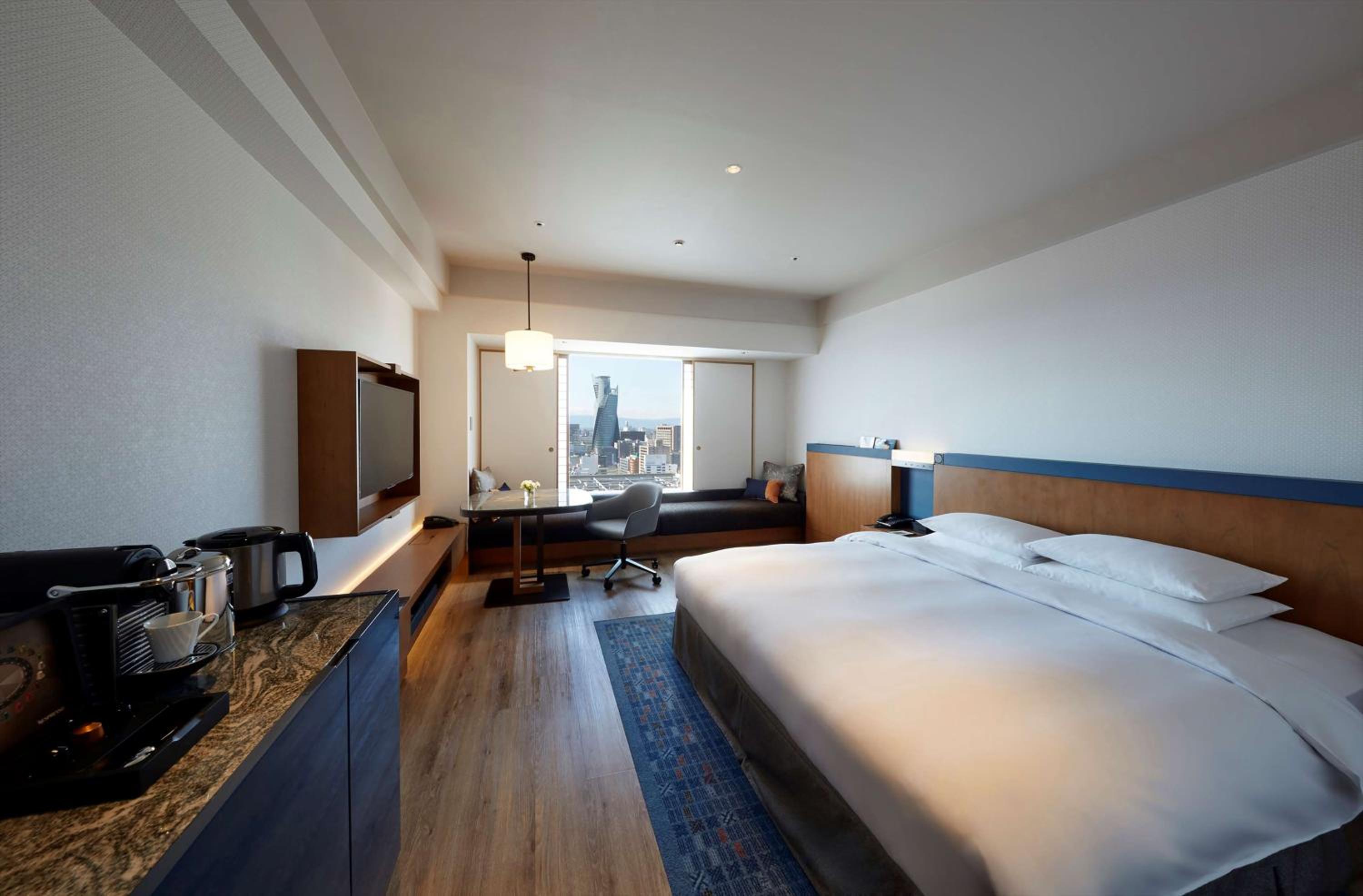 Deluxe King Room - Photo 1