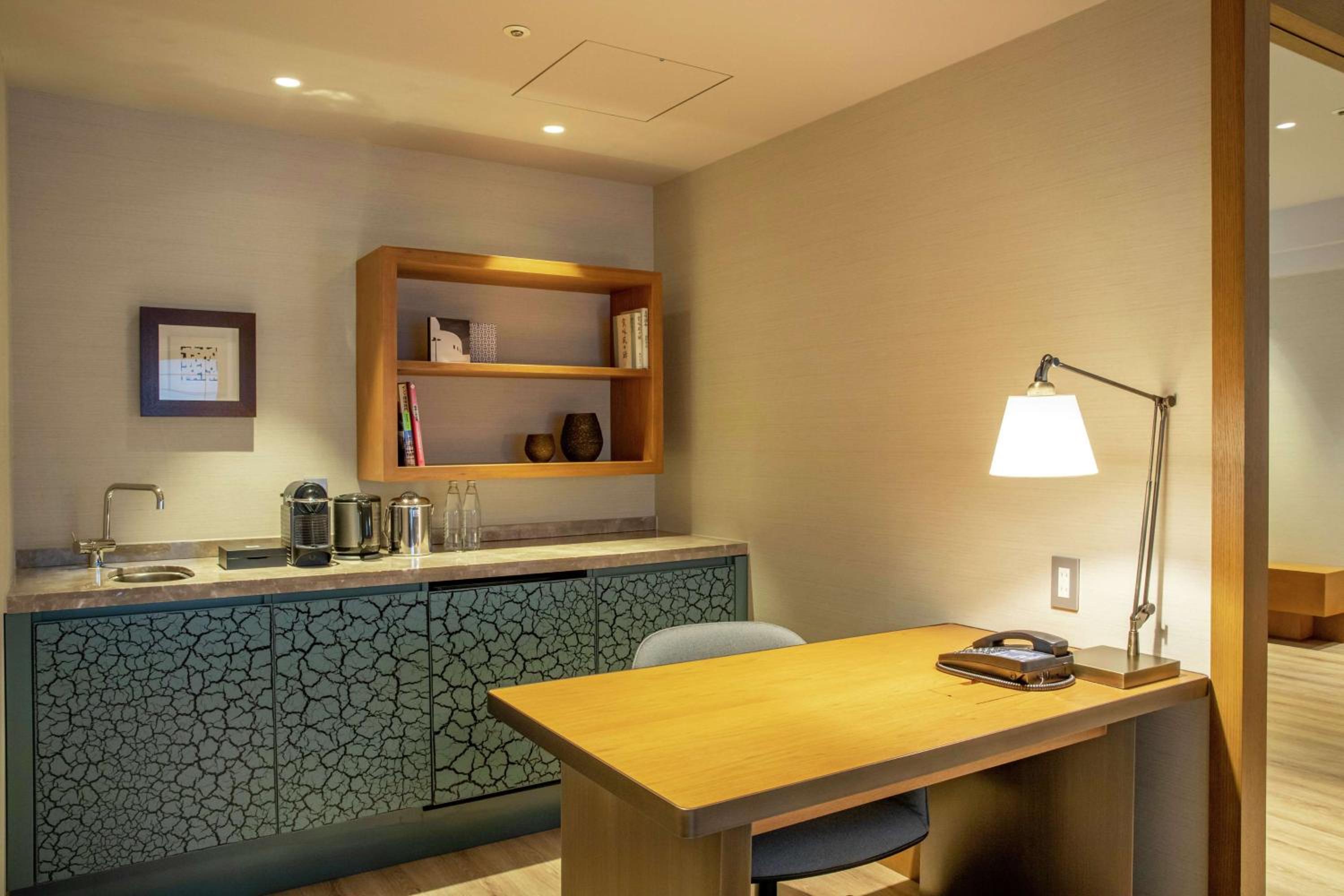Executive King Suite - Photo 6