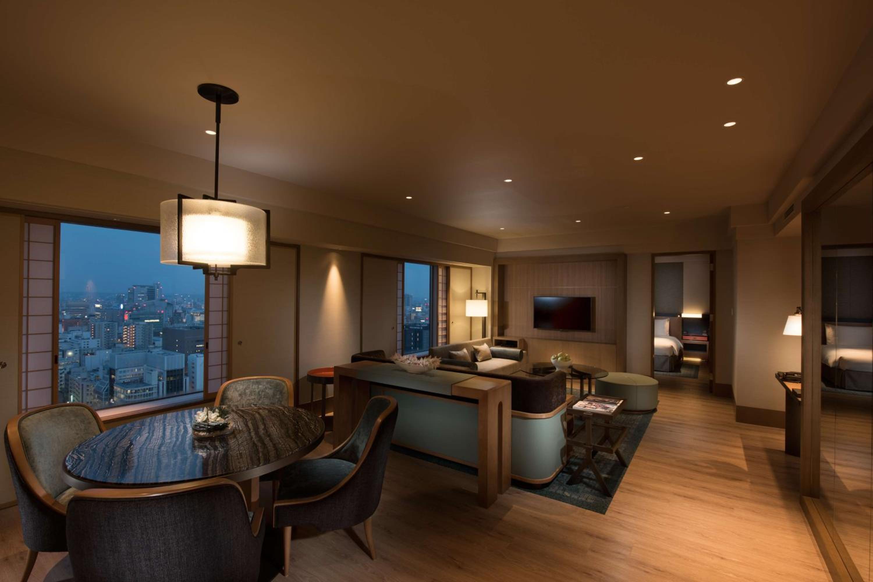 Executive King Suite - Photo 4