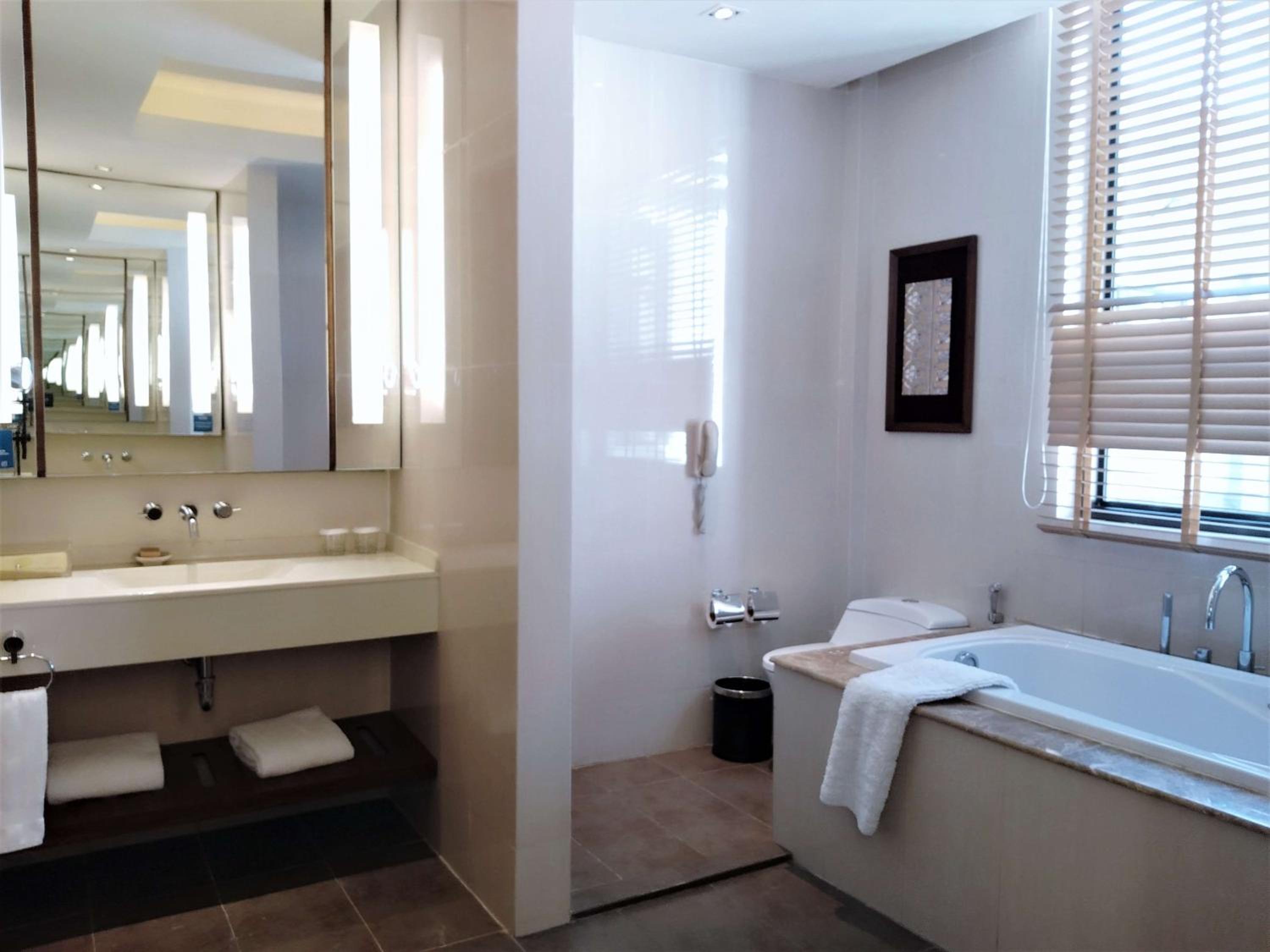 King One Bedroom Premier Suite-Lounge Access