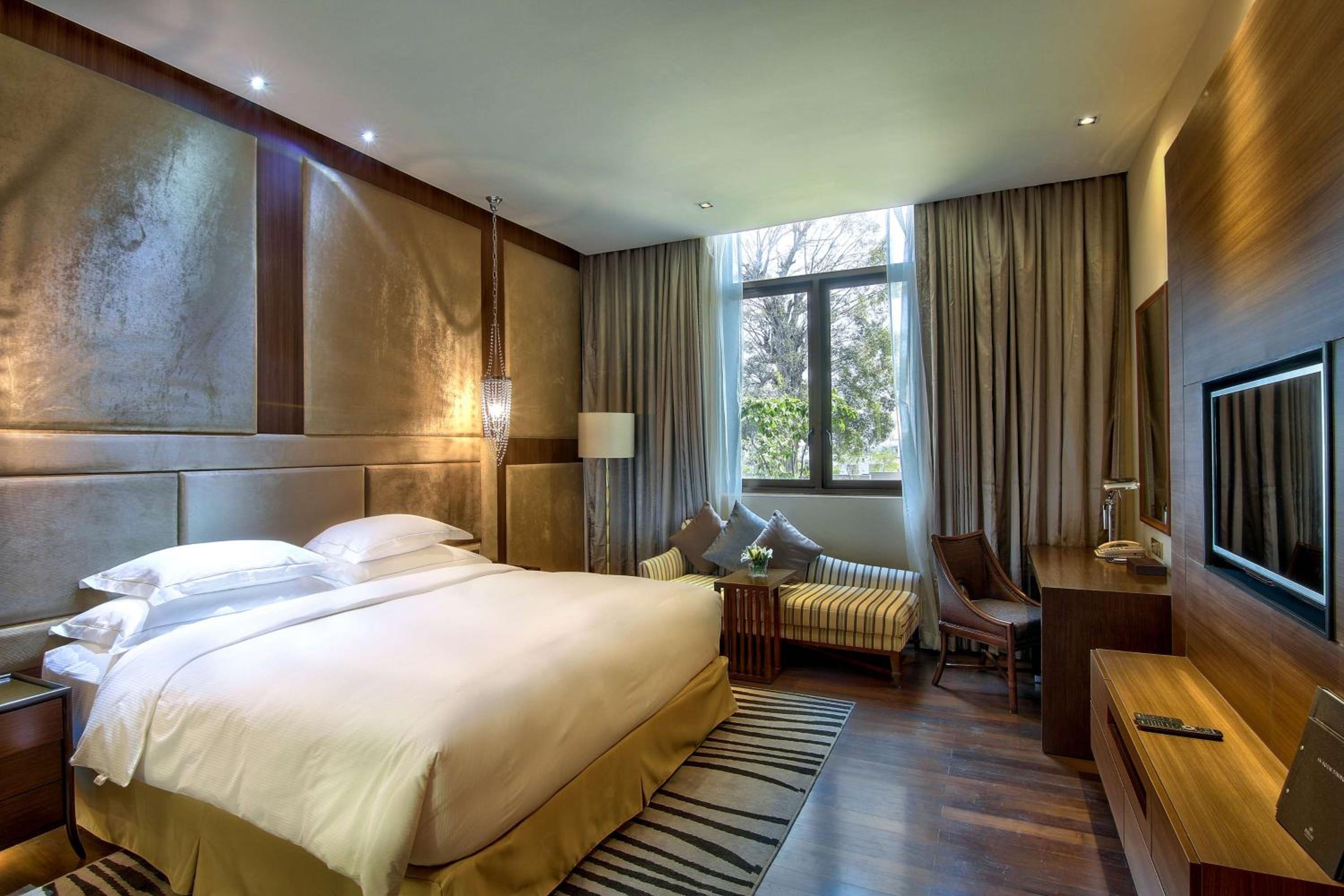 Two Bedroom Premier Suite-Lounge Access