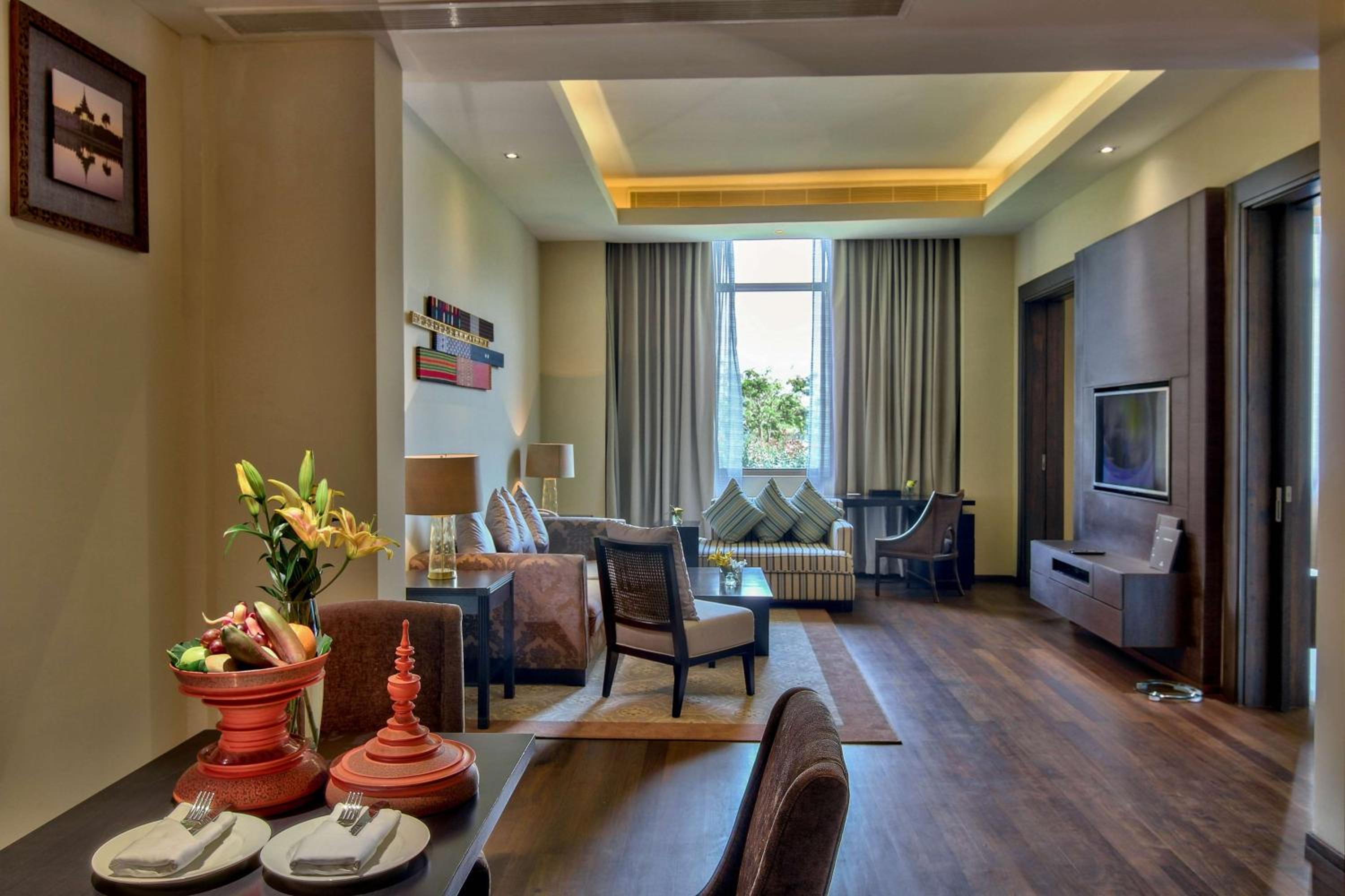 King One Bedroom Deluxe Suite-Lounge Access photo 2