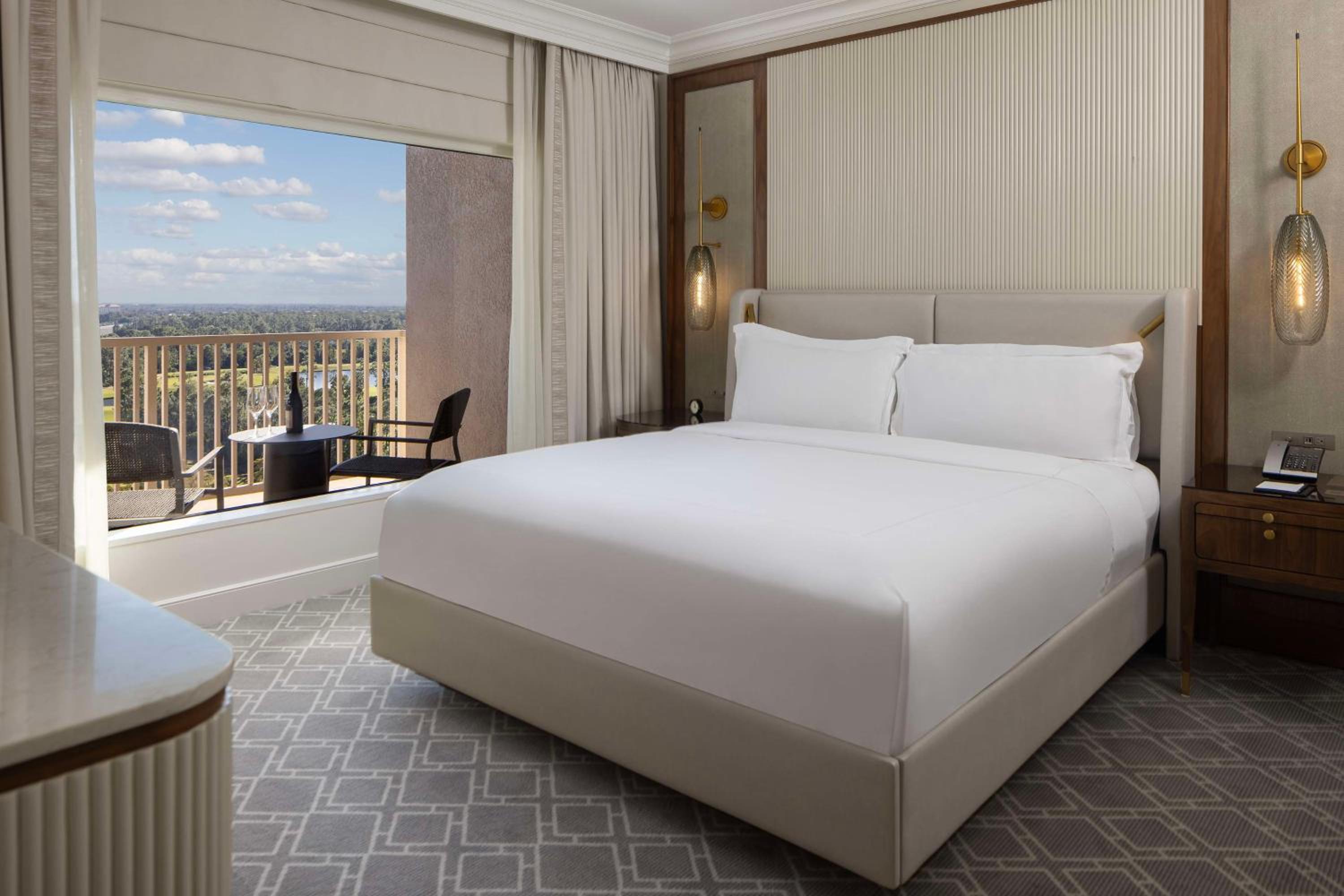 Deluxe Family King Suite With Balcony thumbnail 6