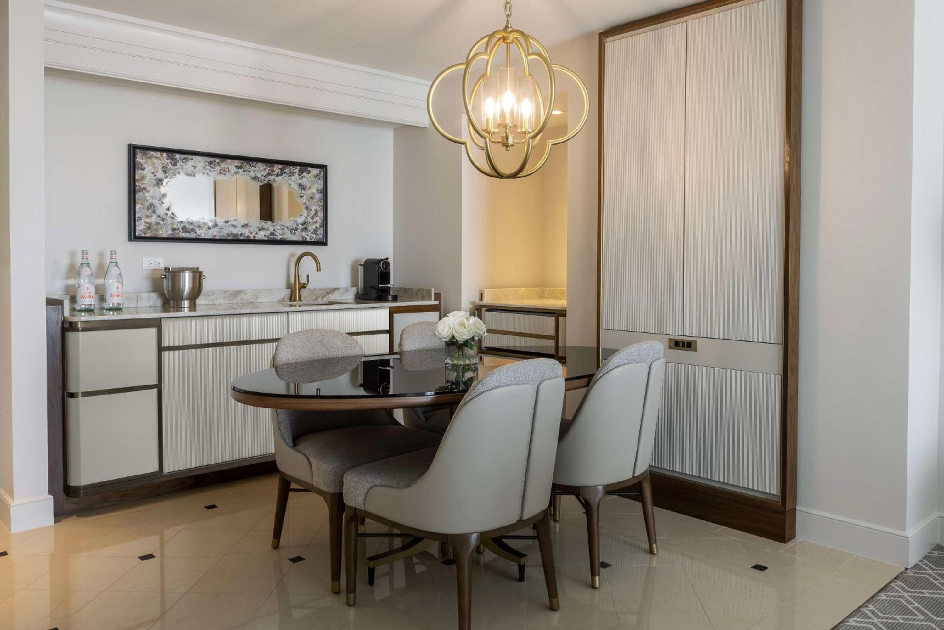 Deluxe Family King Suite With Balcony