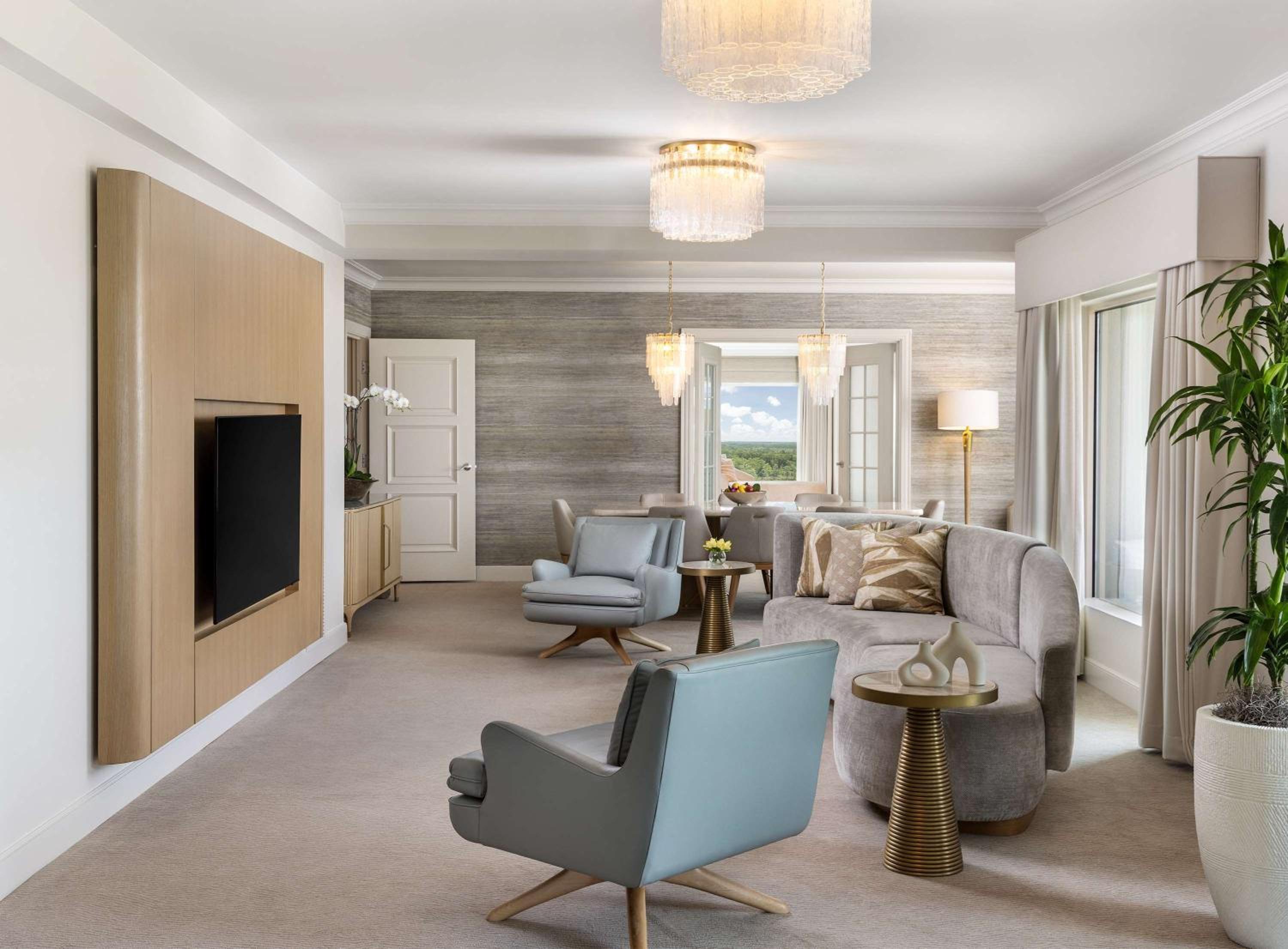 Presidential Suite with Balcony thumbnail 5
