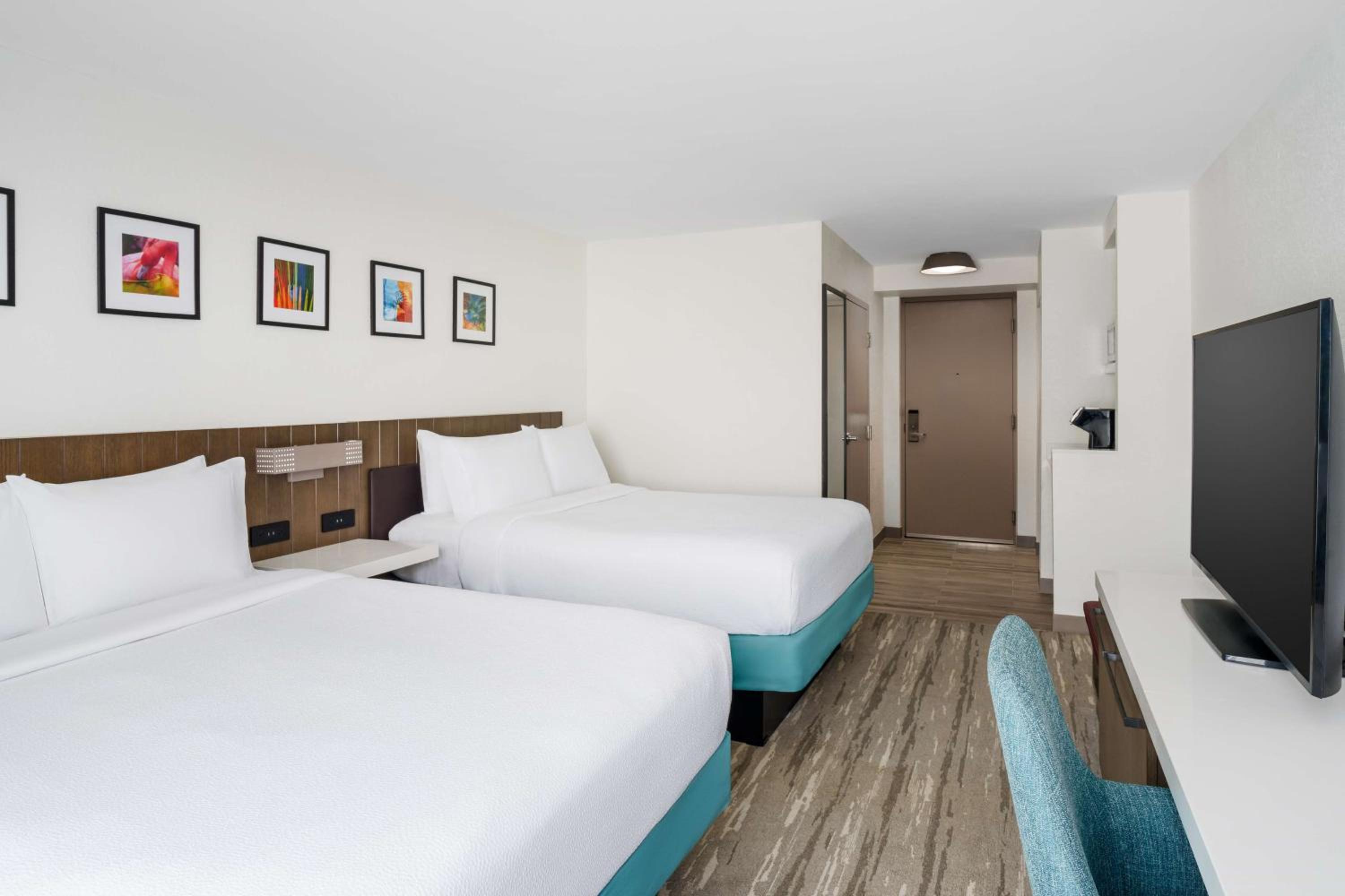 Queen Room with Two Queen Beds - Hearing Accessible