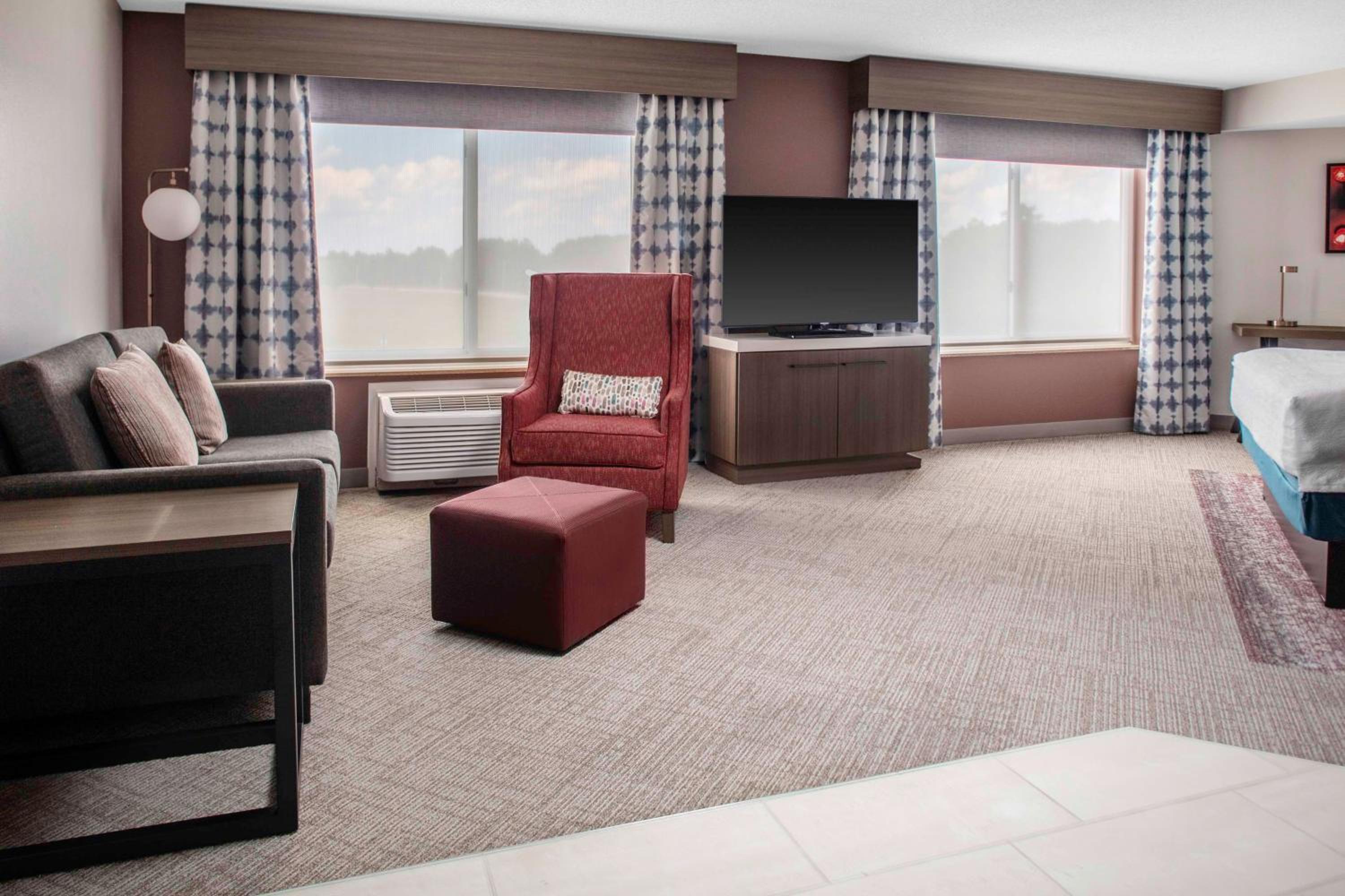 Junior King Suite with Sofa Bed - Photo 3