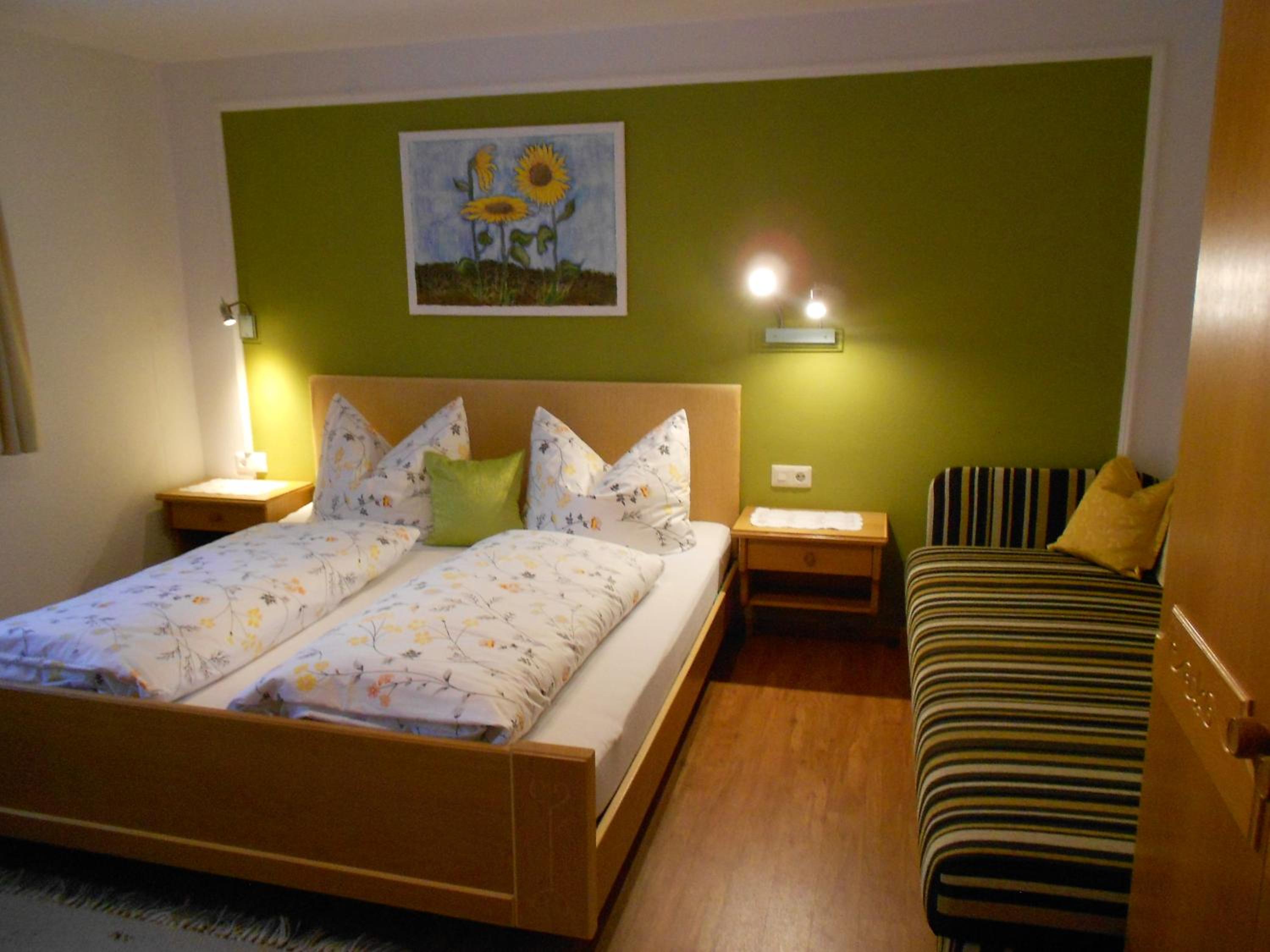 One-Bedroom Apartment photo 1